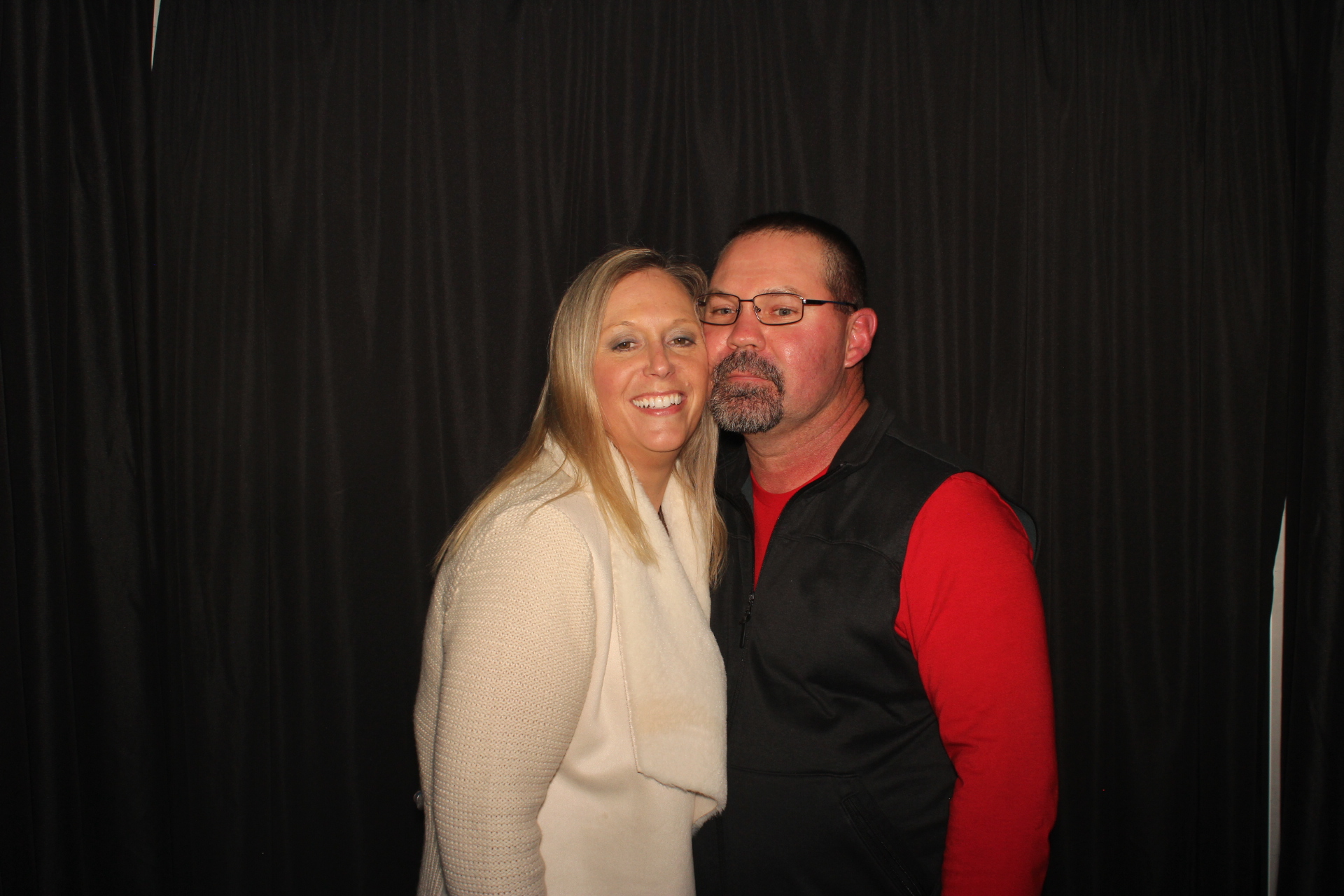 GE Holiday Party  | View more photos from the event at gallery.photoboothcincy.com/u/PhotoBoothCincy/GE-Holiday-Party