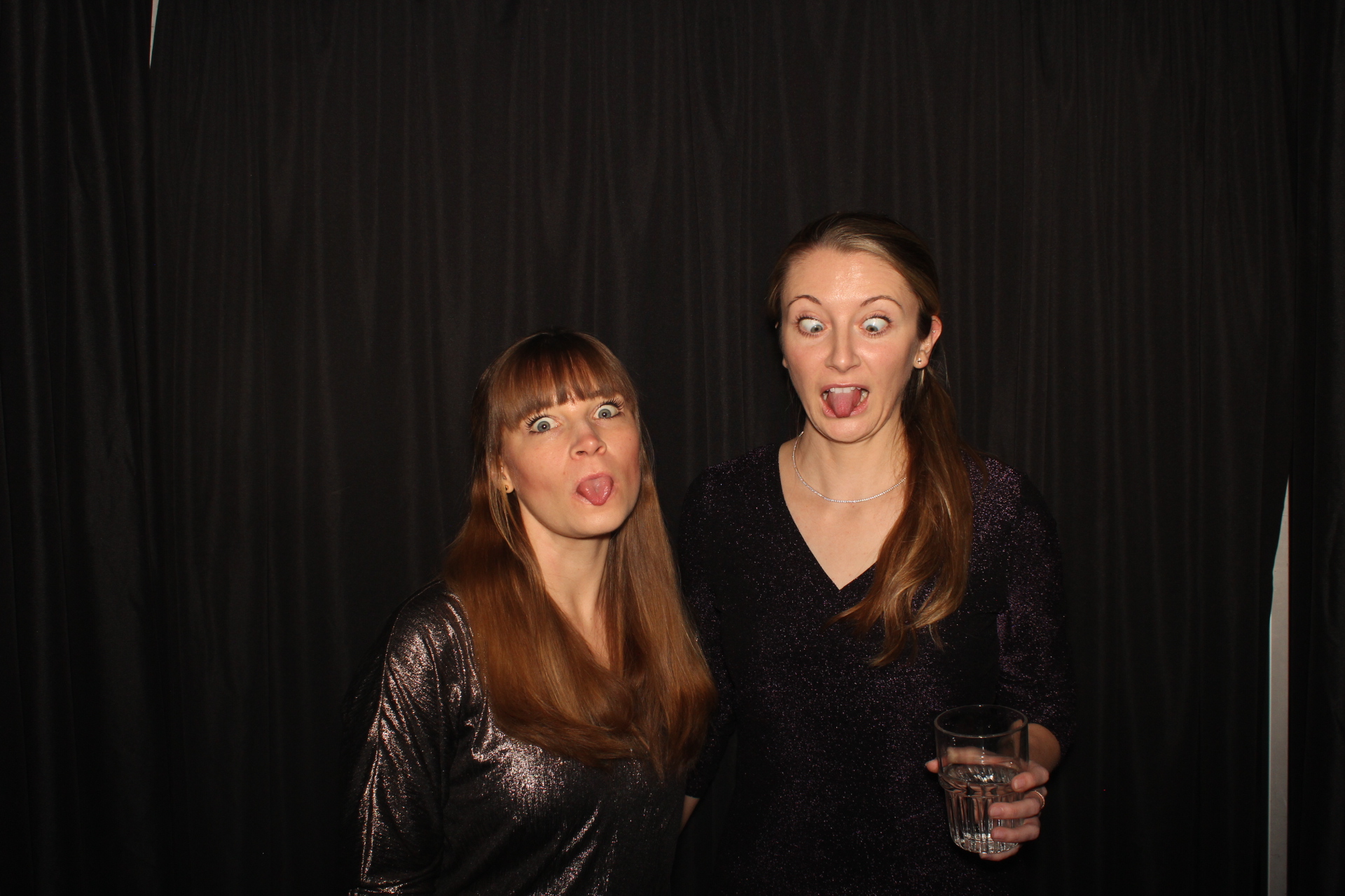 GE Holiday Party  | View more photos from the event at gallery.photoboothcincy.com/u/PhotoBoothCincy/GE-Holiday-Party