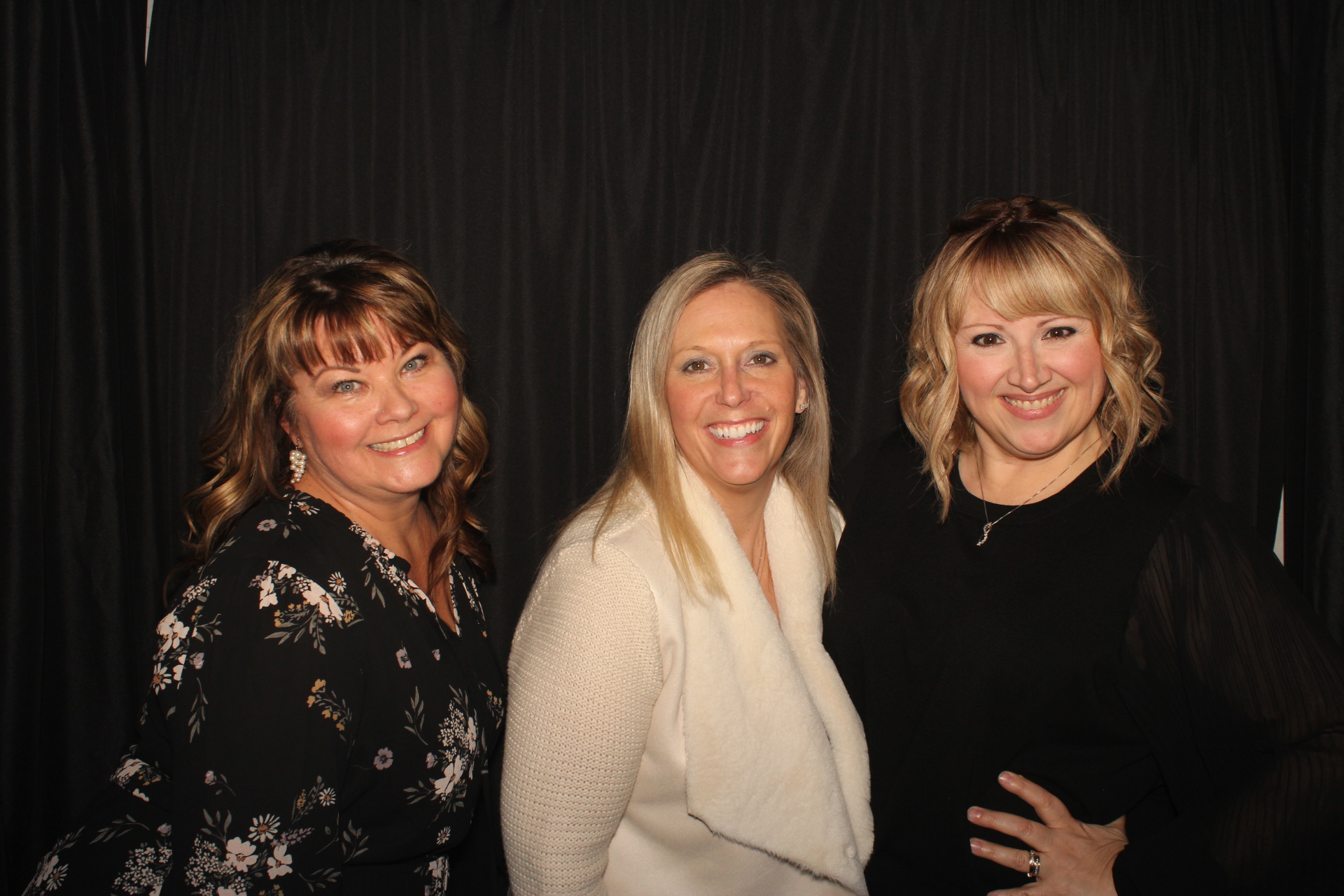 GE Holiday Party  | View more photos from the event at gallery.photoboothcincy.com/u/PhotoBoothCincy/GE-Holiday-Party