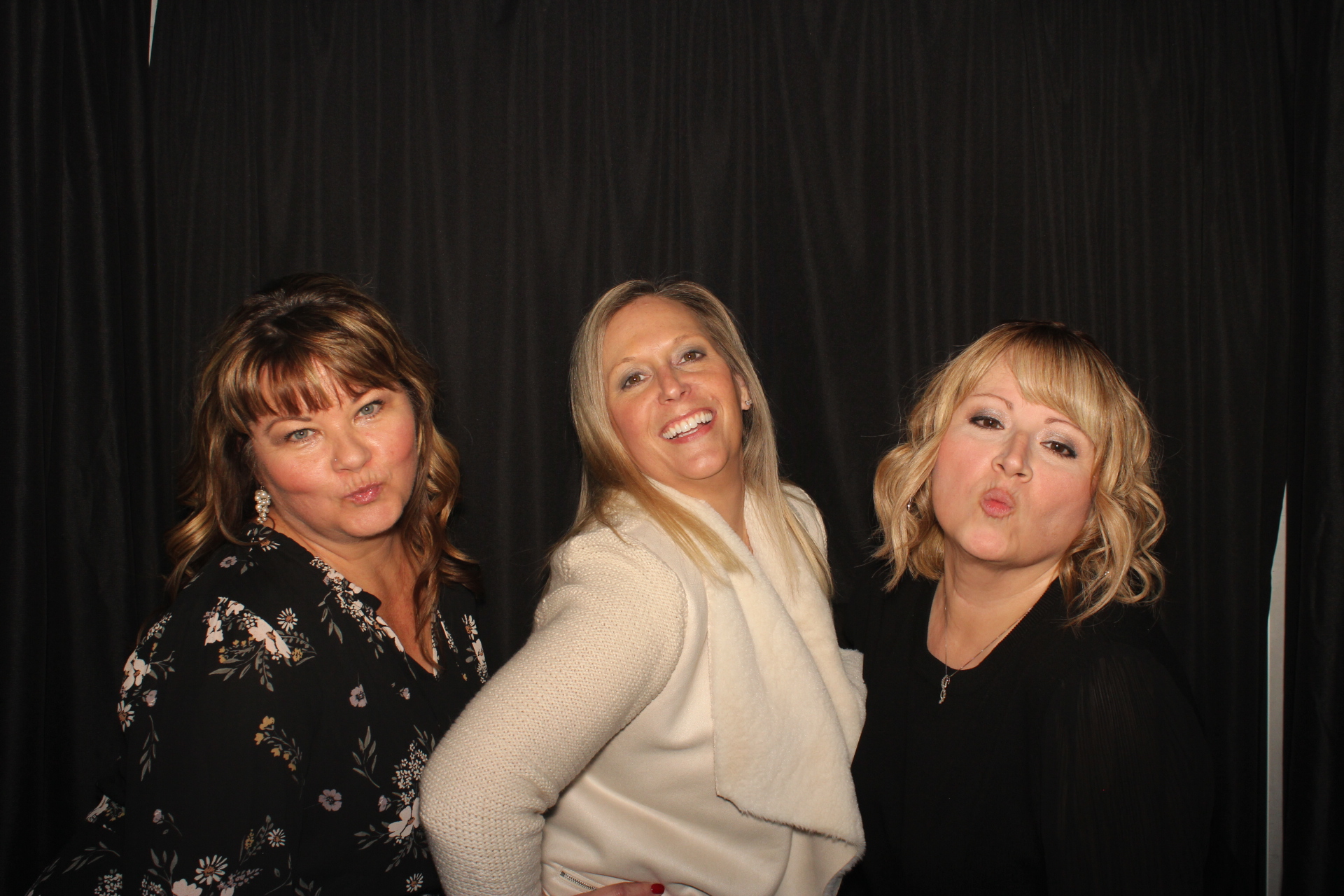 GE Holiday Party  | View more photos from the event at gallery.photoboothcincy.com/u/PhotoBoothCincy/GE-Holiday-Party