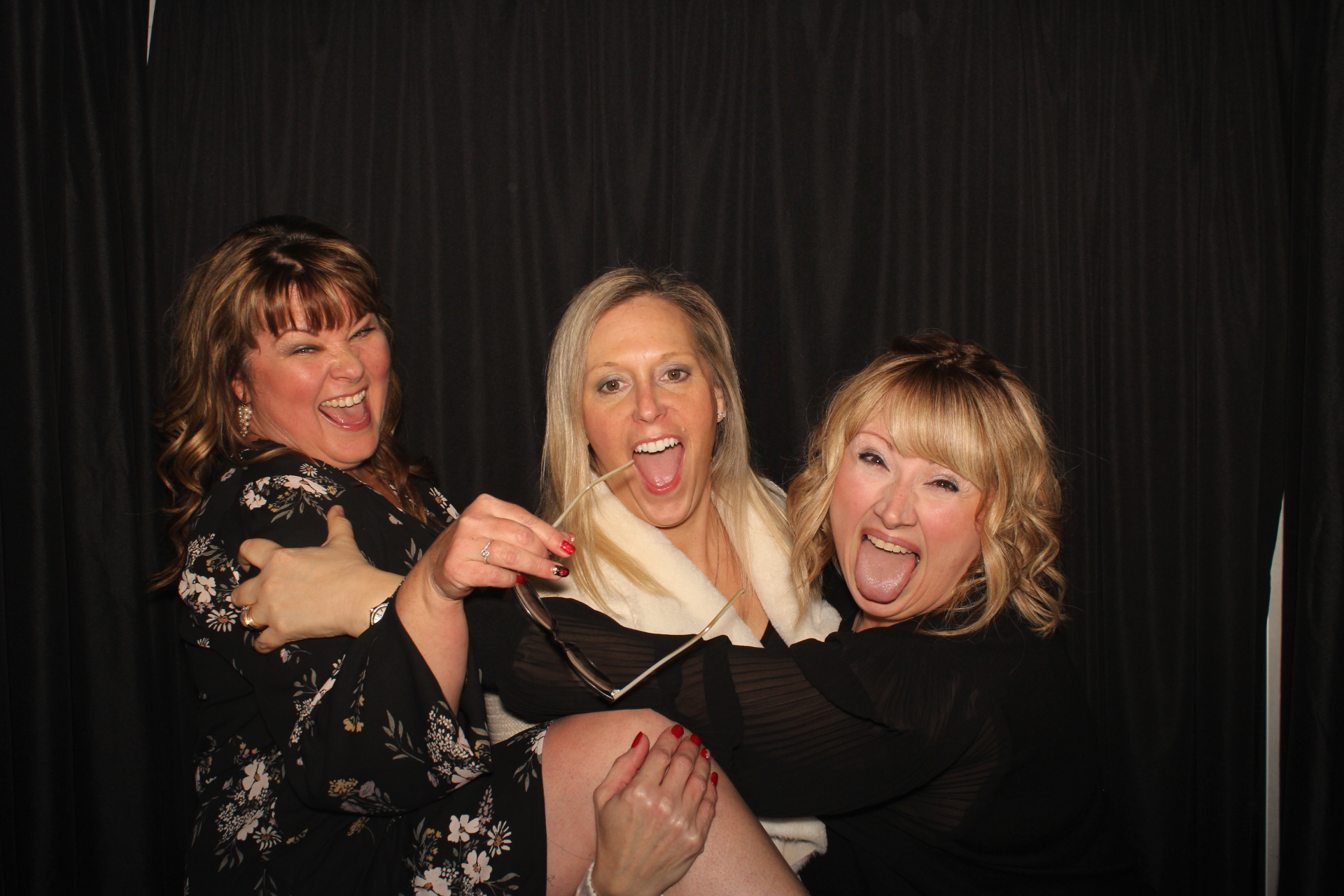 GE Holiday Party  | View more photos from the event at gallery.photoboothcincy.com/u/PhotoBoothCincy/GE-Holiday-Party