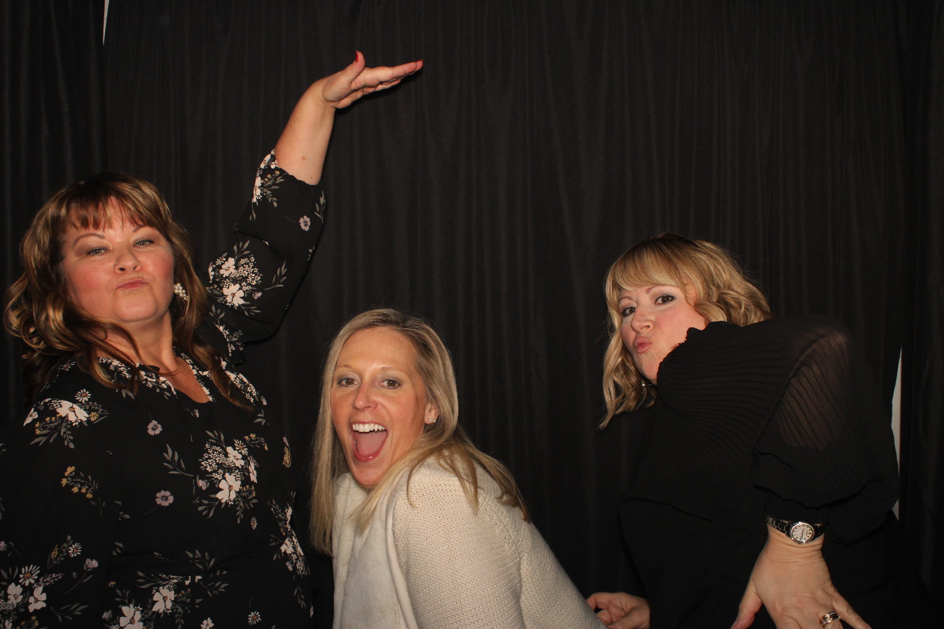 GE Holiday Party  | View more photos from the event at gallery.photoboothcincy.com/u/PhotoBoothCincy/GE-Holiday-Party
