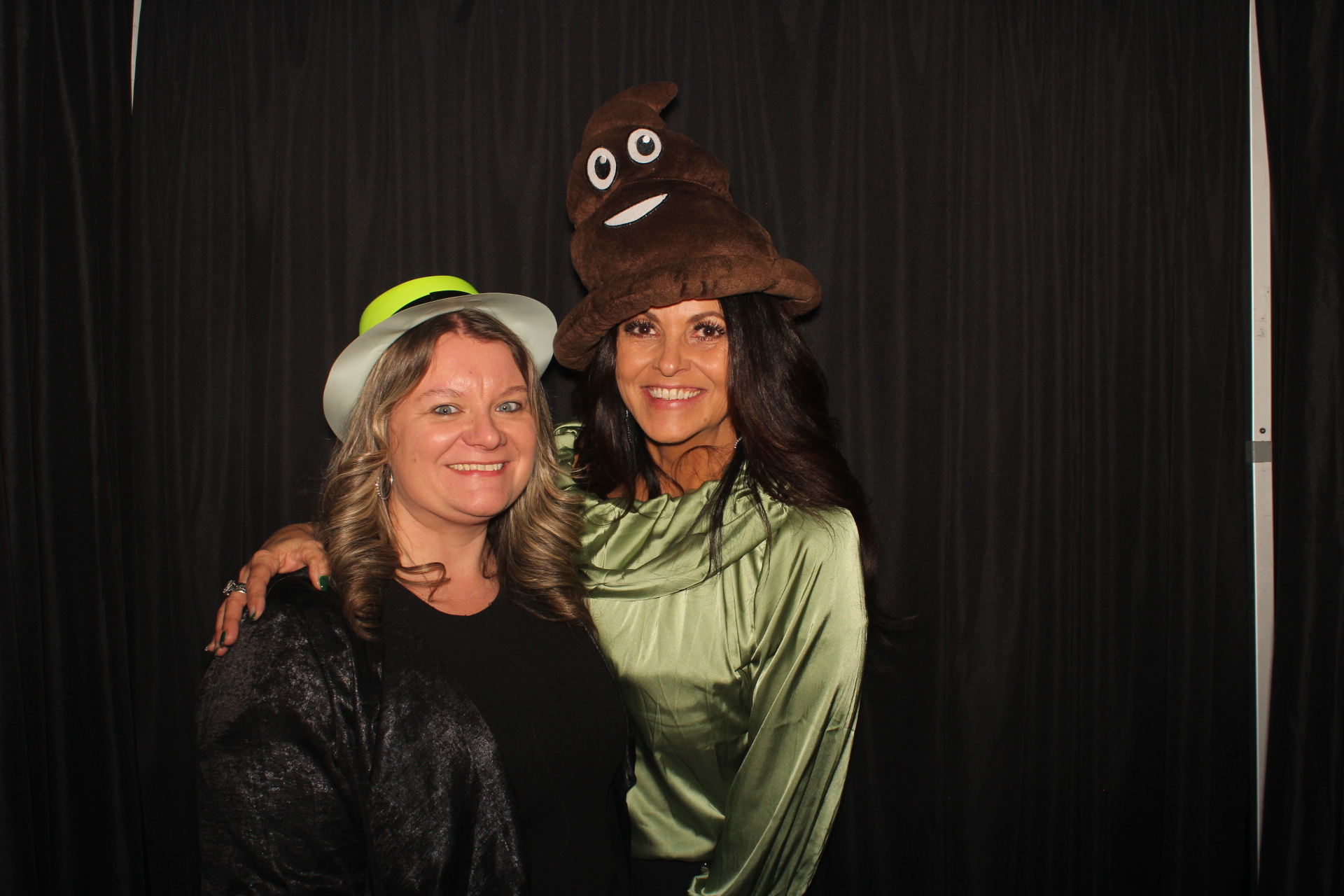GE Holiday Party  | View more photos from the event at gallery.photoboothcincy.com/u/PhotoBoothCincy/GE-Holiday-Party
