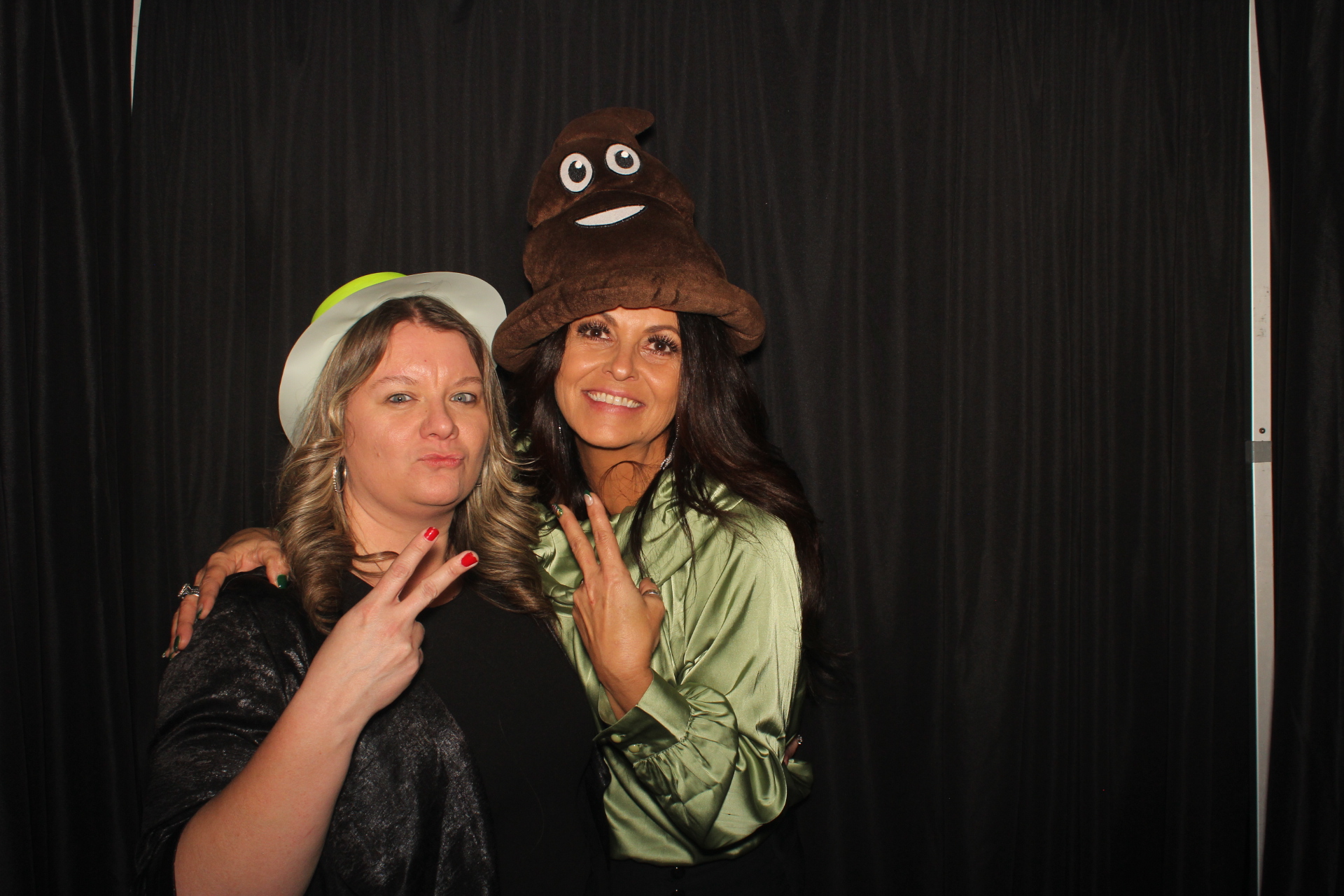 GE Holiday Party  | View more photos from the event at gallery.photoboothcincy.com/u/PhotoBoothCincy/GE-Holiday-Party