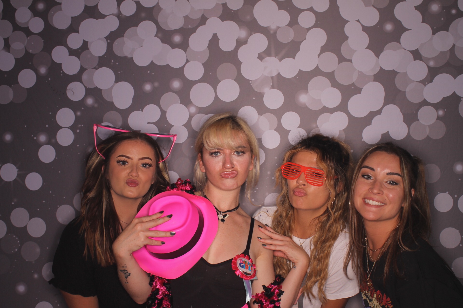 Gracie's 24th summer slasher | View more photos from the event at gallery.photoboothcincy.com/u/PhotoBoothCincy/Gracies-24th-summer-slasher