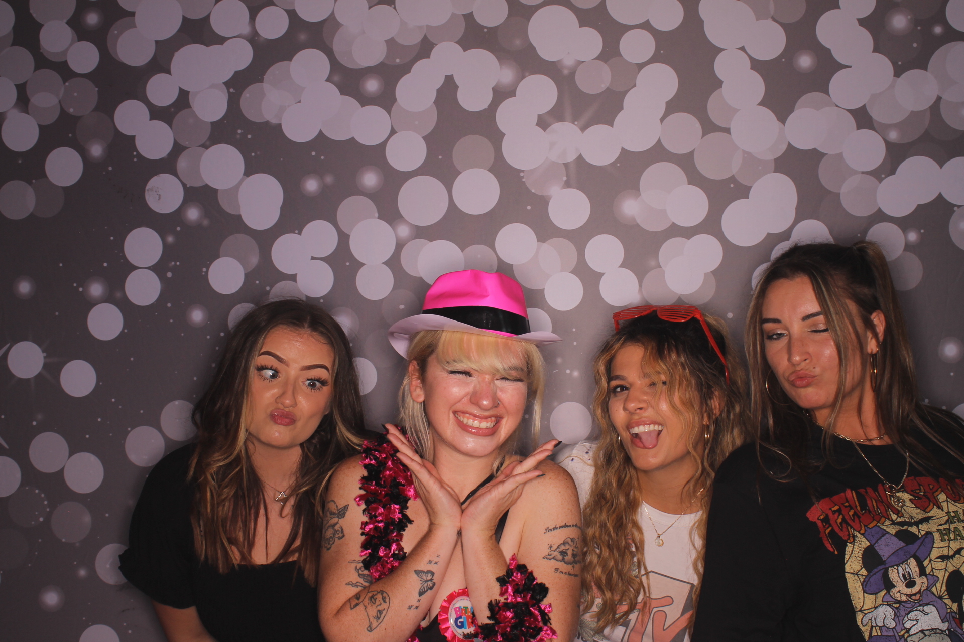Gracie's 24th summer slasher | View more photos from the event at gallery.photoboothcincy.com/u/PhotoBoothCincy/Gracies-24th-summer-slasher