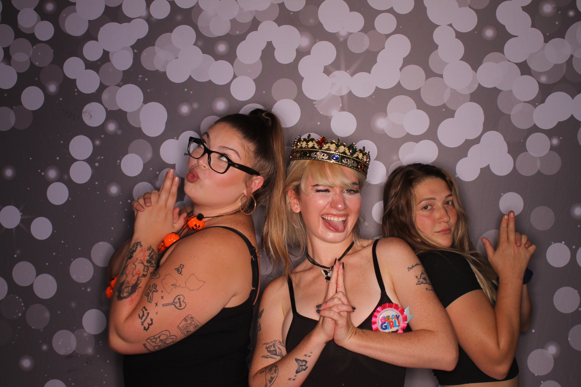 Gracie's 24th summer slasher | View more photos from the event at gallery.photoboothcincy.com/u/PhotoBoothCincy/Gracies-24th-summer-slasher