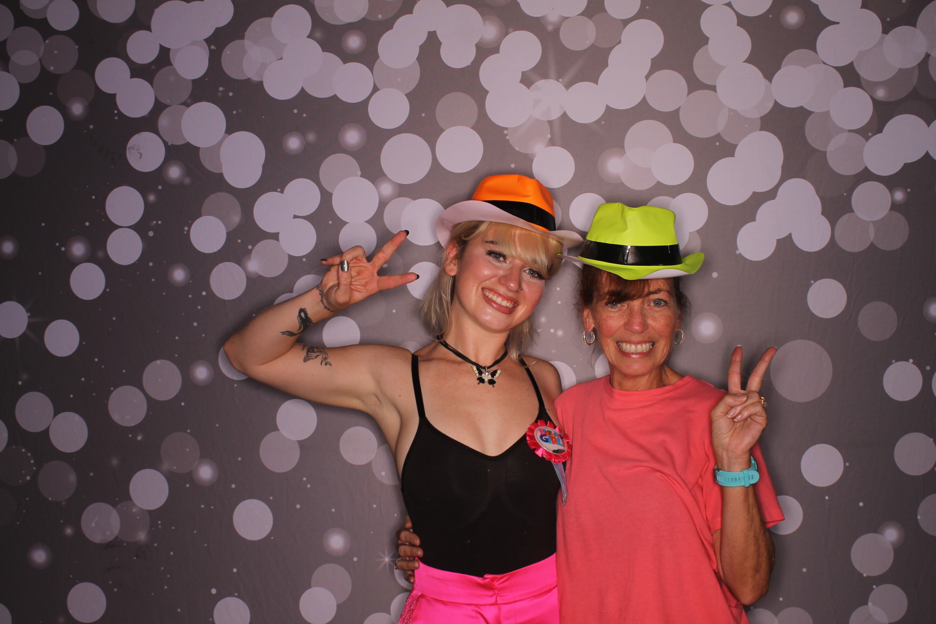 Gracie's 24th summer slasher | View more photos from the event at gallery.photoboothcincy.com/u/PhotoBoothCincy/Gracies-24th-summer-slasher