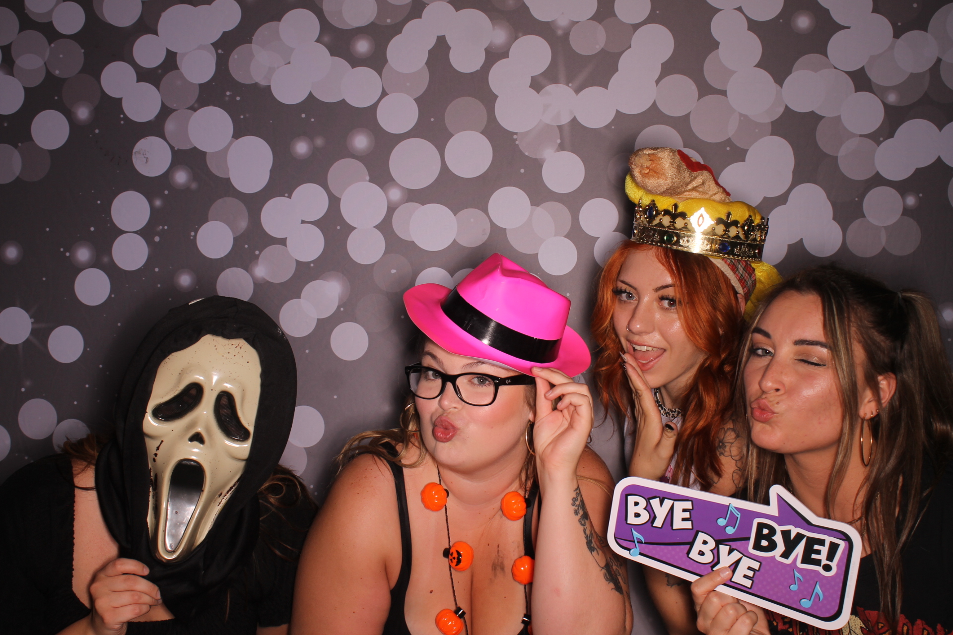 Gracie's 24th summer slasher | View more photos from the event at gallery.photoboothcincy.com/u/PhotoBoothCincy/Gracies-24th-summer-slasher