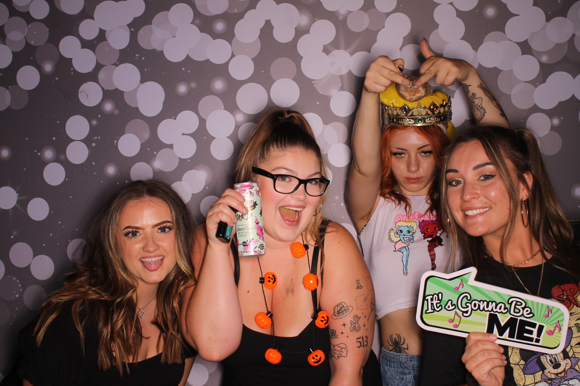 Gracie's 24th summer slasher | View more photos from the event at gallery.photoboothcincy.com/u/PhotoBoothCincy/Gracies-24th-summer-slasher