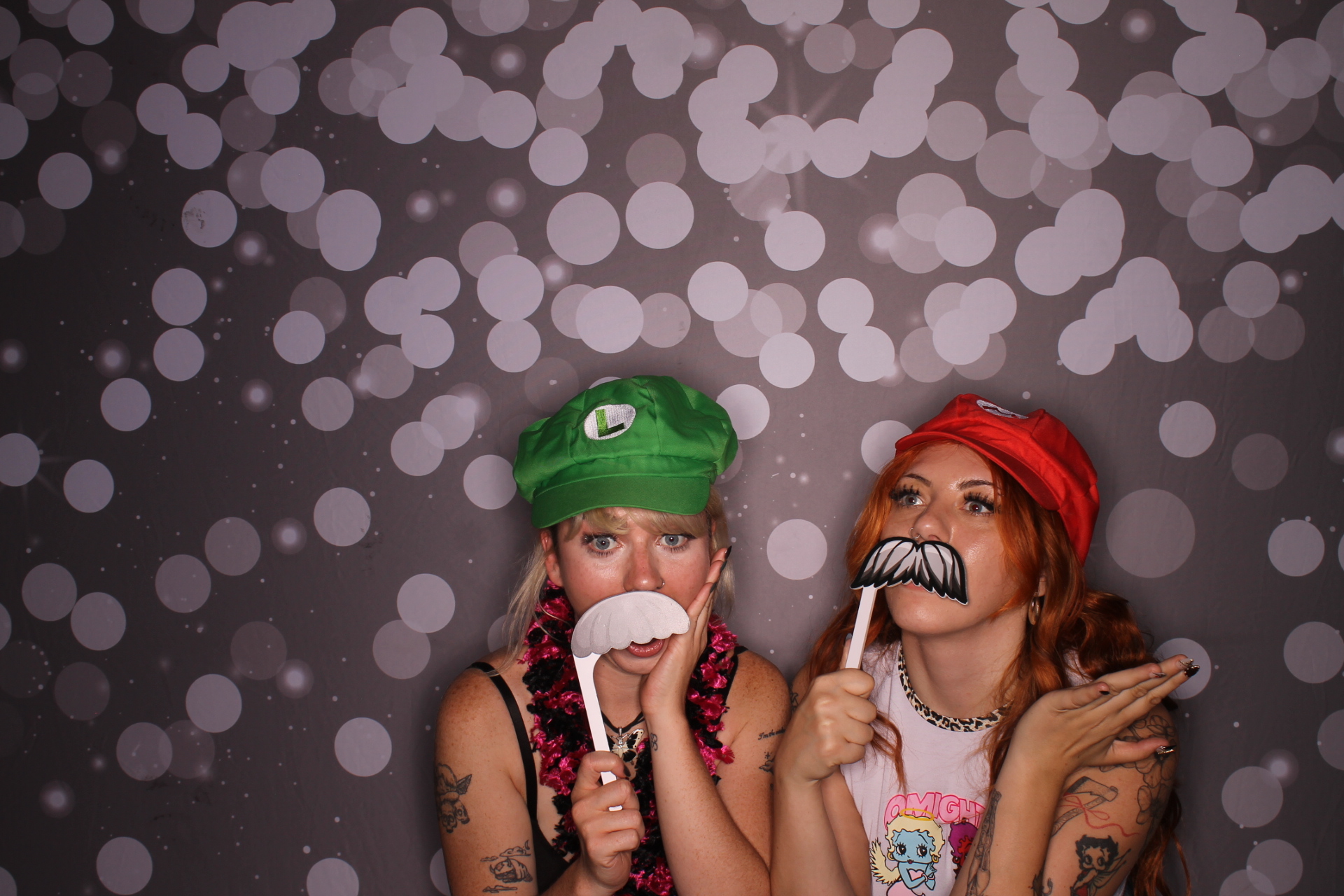 Gracie's 24th summer slasher | View more photos from the event at gallery.photoboothcincy.com/u/PhotoBoothCincy/Gracies-24th-summer-slasher