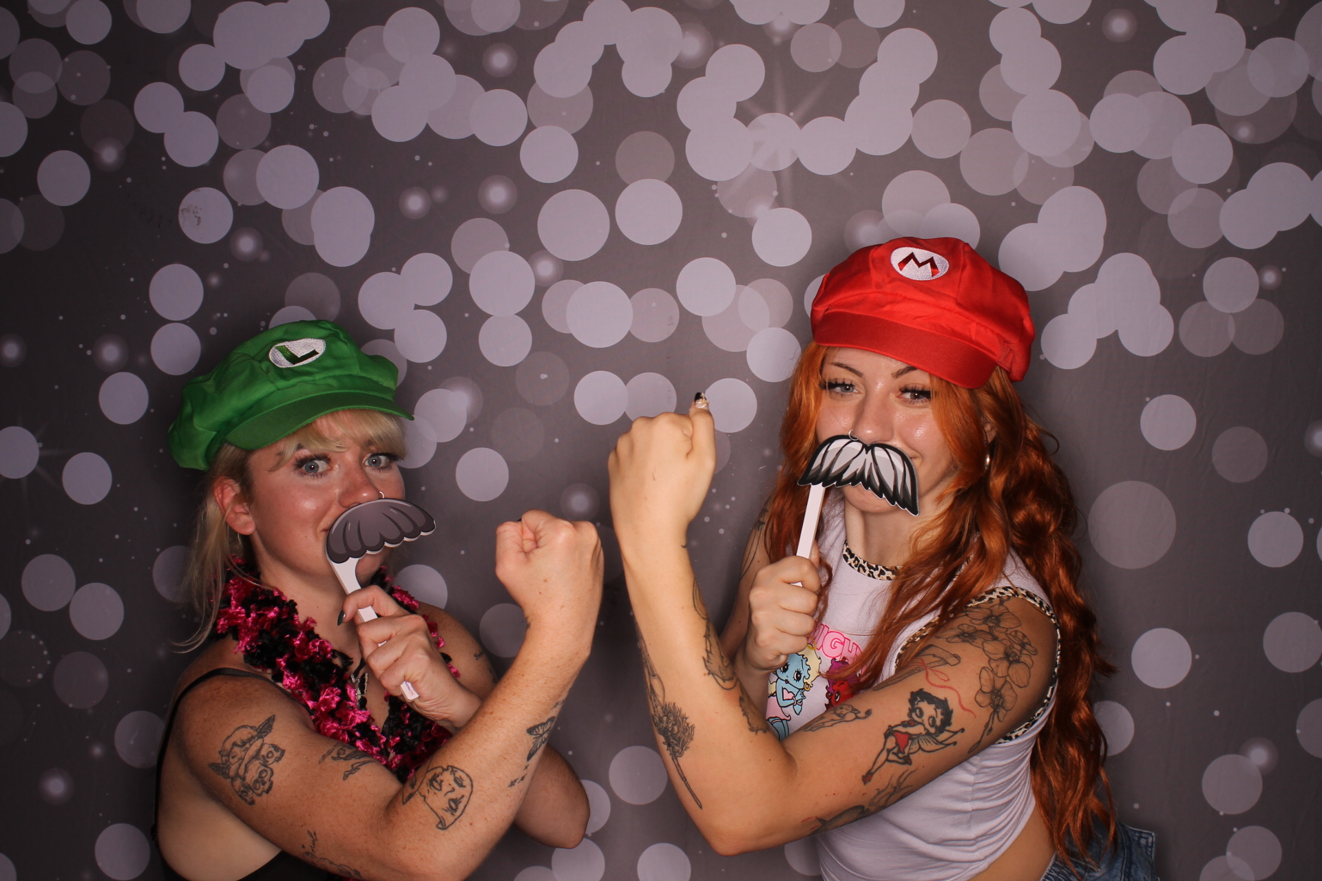 Gracie's 24th summer slasher | View more photos from the event at gallery.photoboothcincy.com/u/PhotoBoothCincy/Gracies-24th-summer-slasher