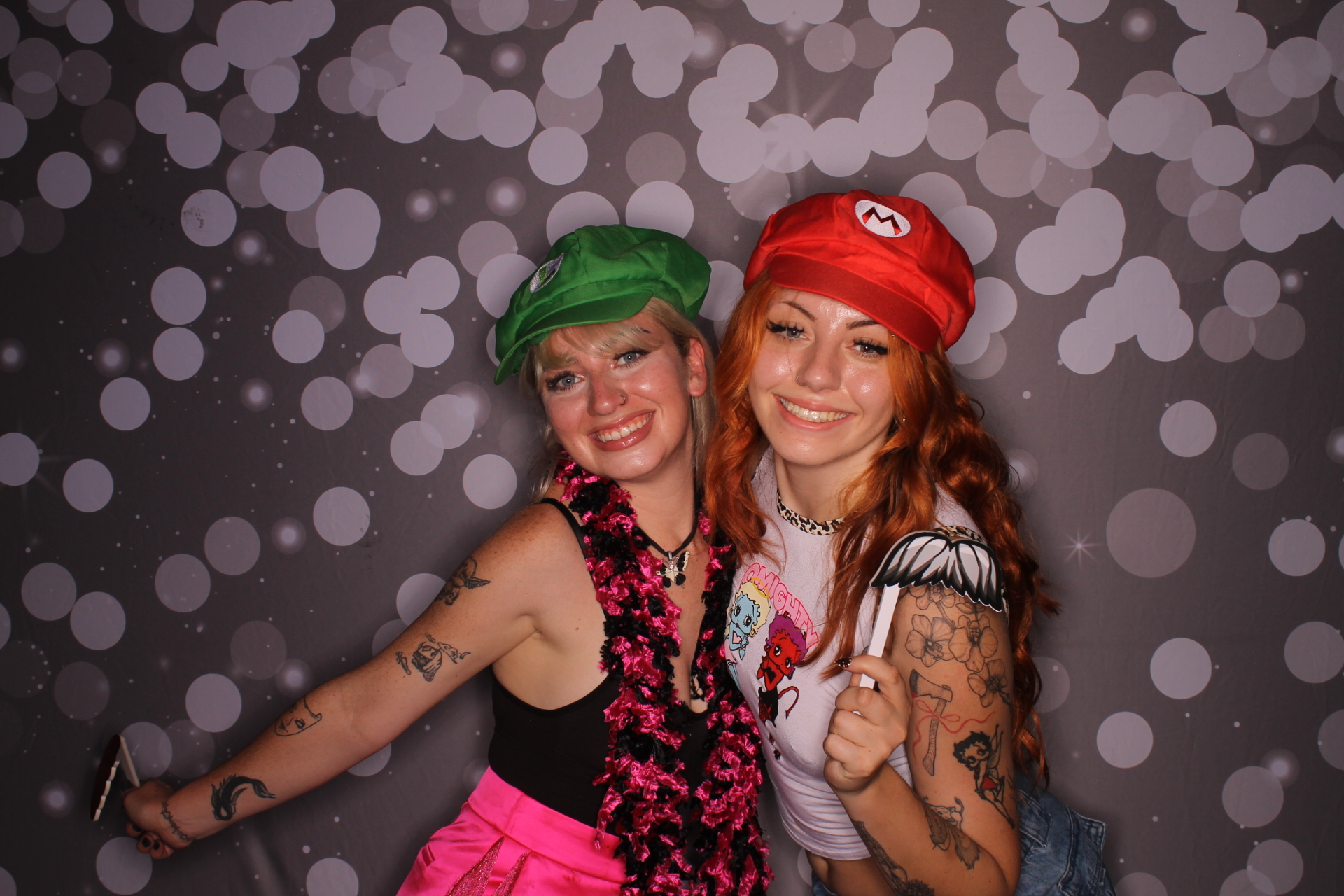 Gracie's 24th summer slasher | View more photos from the event at gallery.photoboothcincy.com/u/PhotoBoothCincy/Gracies-24th-summer-slasher