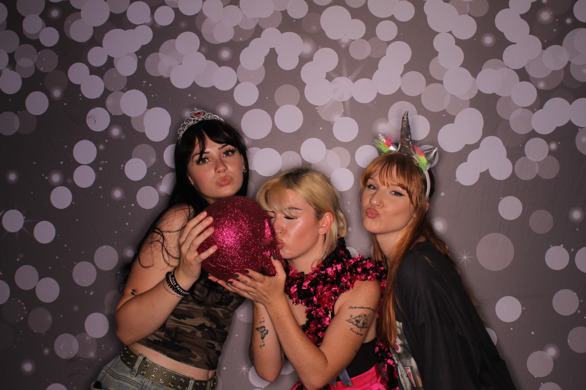 Gracie's 24th summer slasher | View more photos from the event at gallery.photoboothcincy.com/u/PhotoBoothCincy/Gracies-24th-summer-slasher