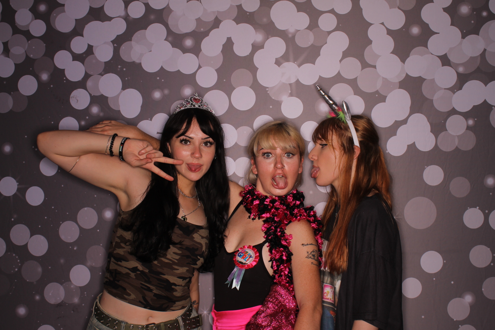 Gracie's 24th summer slasher | View more photos from the event at gallery.photoboothcincy.com/u/PhotoBoothCincy/Gracies-24th-summer-slasher