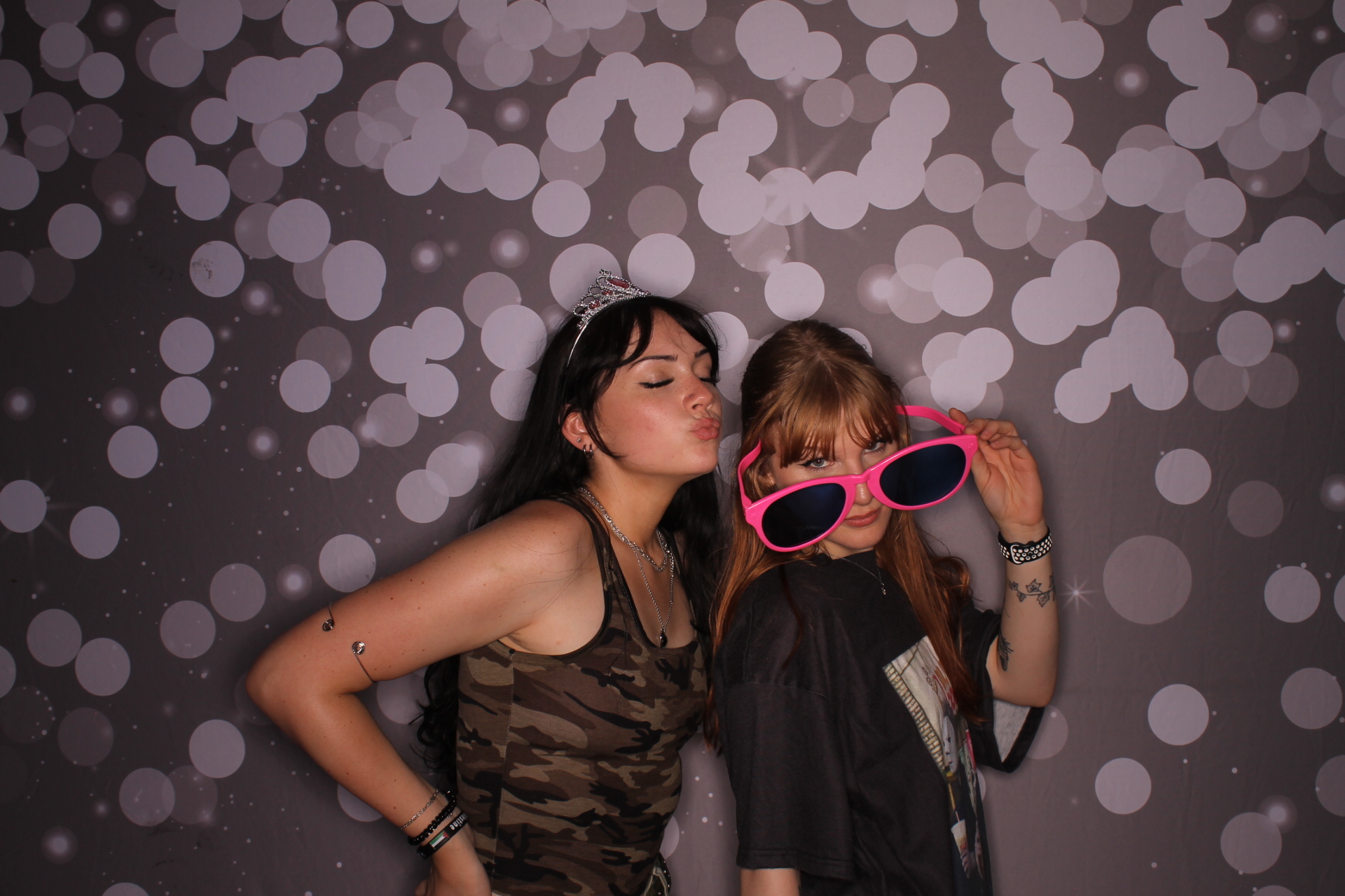 Gracie's 24th summer slasher | View more photos from the event at gallery.photoboothcincy.com/u/PhotoBoothCincy/Gracies-24th-summer-slasher