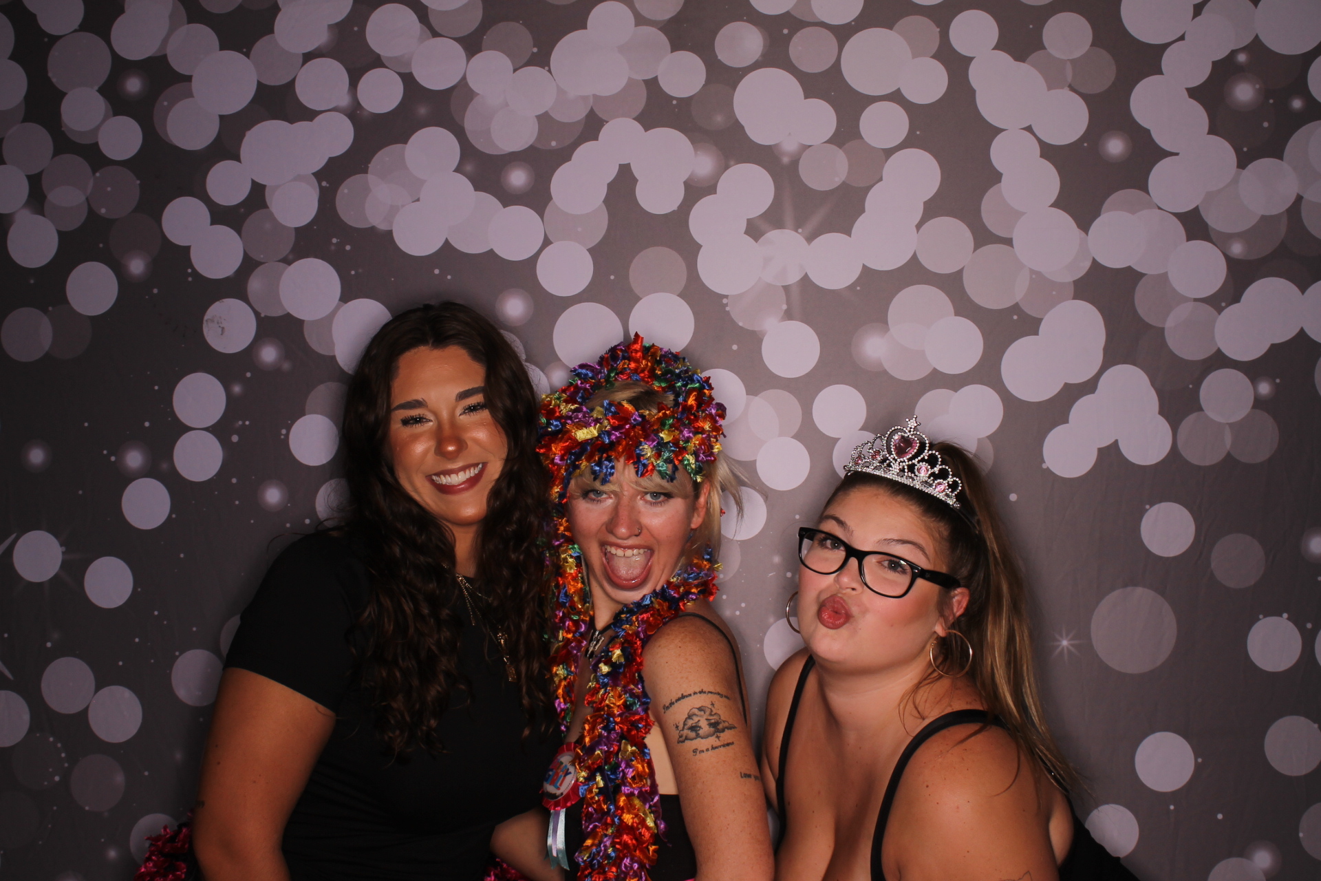 Gracie's 24th summer slasher | View more photos from the event at gallery.photoboothcincy.com/u/PhotoBoothCincy/Gracies-24th-summer-slasher