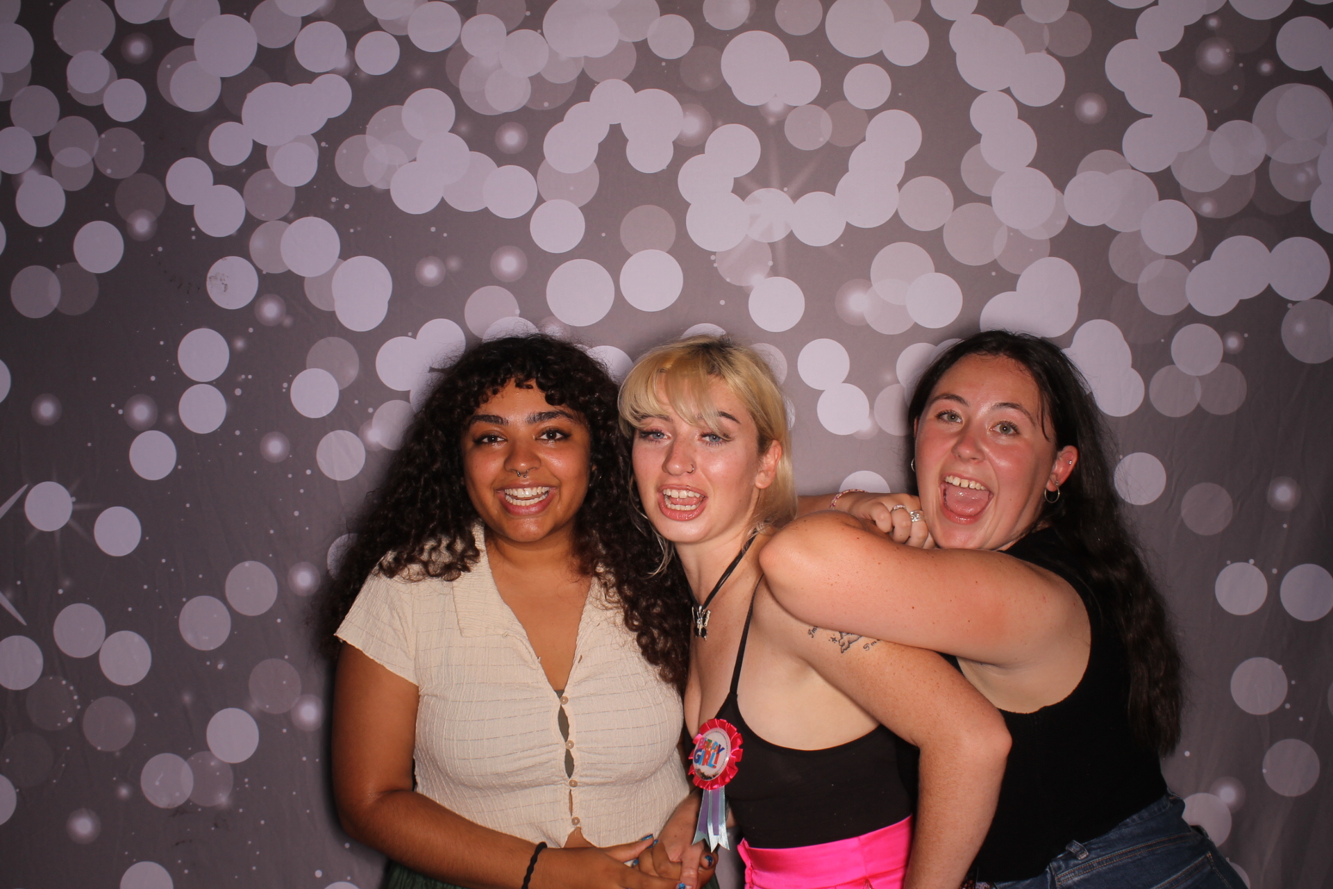 Gracie's 24th summer slasher | View more photos from the event at gallery.photoboothcincy.com/u/PhotoBoothCincy/Gracies-24th-summer-slasher