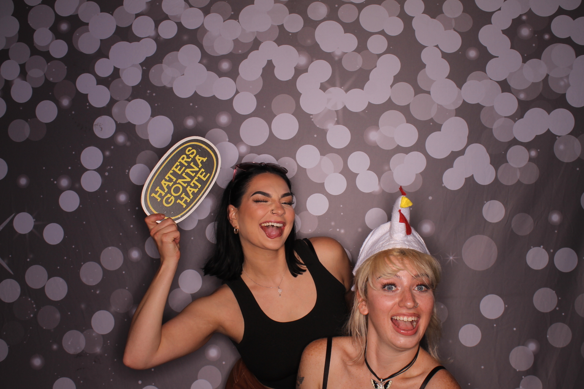 Gracie's 24th summer slasher | View more photos from the event at gallery.photoboothcincy.com/u/PhotoBoothCincy/Gracies-24th-summer-slasher