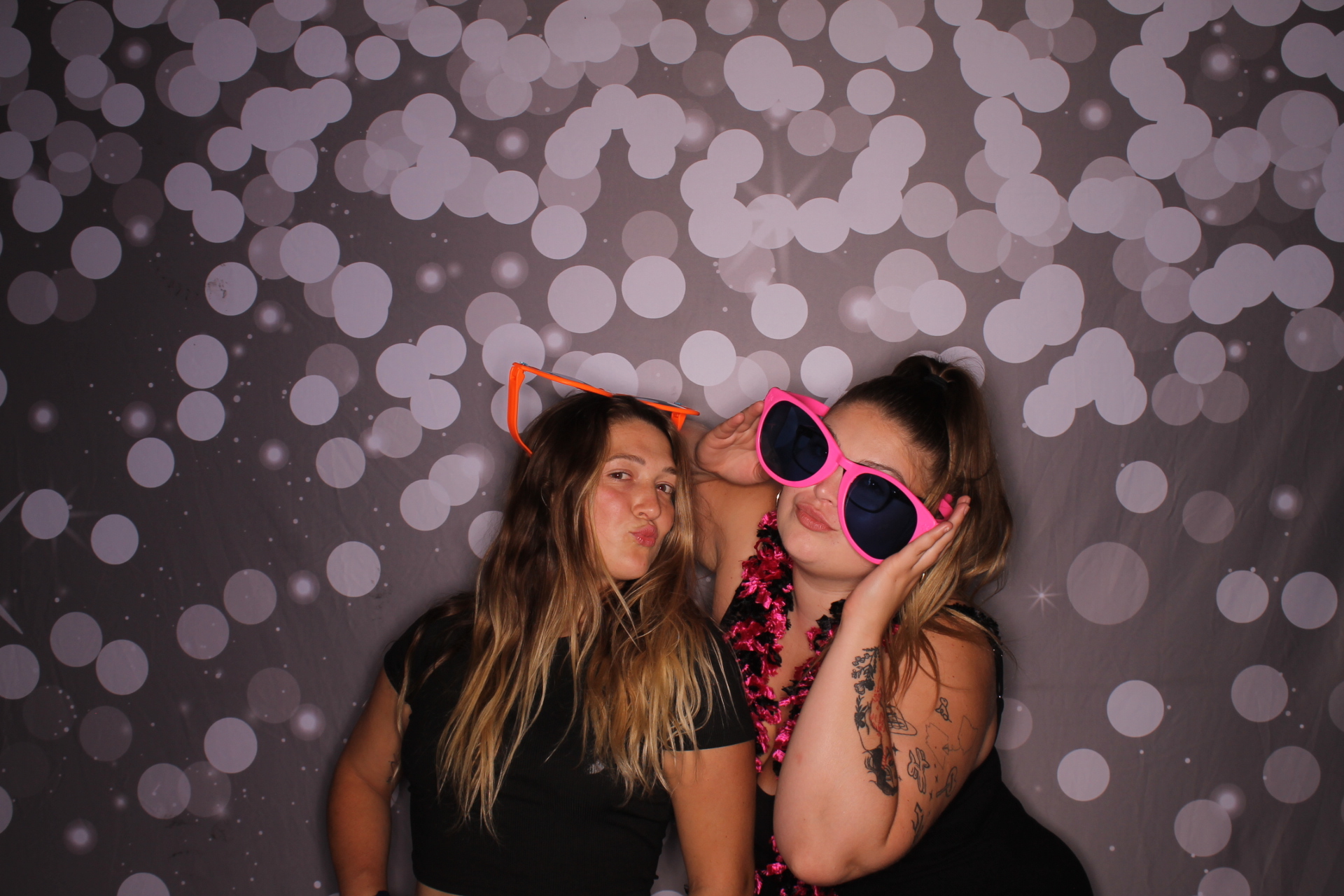 Gracie's 24th summer slasher | View more photos from the event at gallery.photoboothcincy.com/u/PhotoBoothCincy/Gracies-24th-summer-slasher