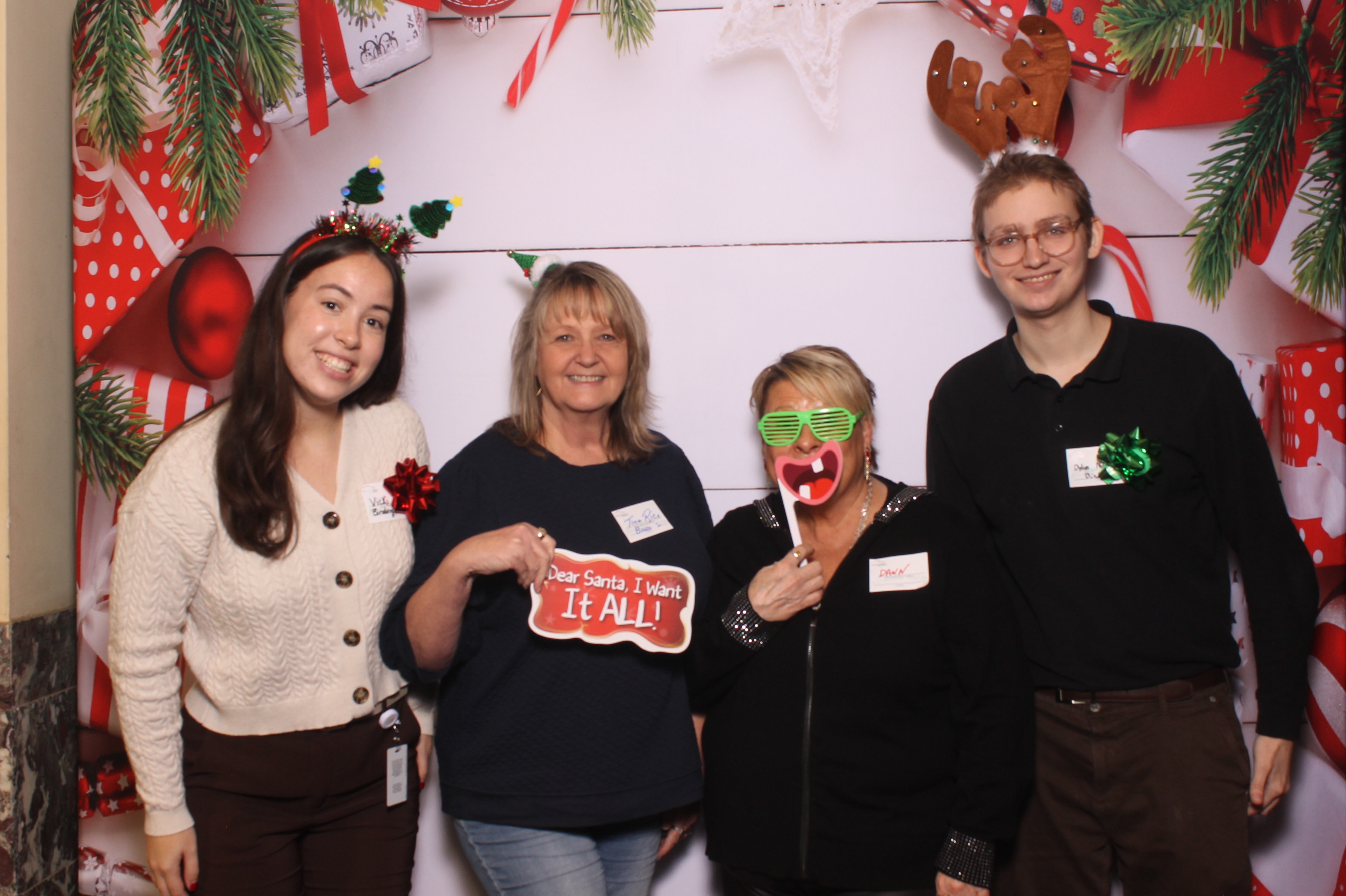 Great American Insurance Holiday Party 2024 | View more photos from the event at gallery.photoboothcincy.com/u/PhotoBoothCincy/Great-American-Insurance-Holiday-Party-2024