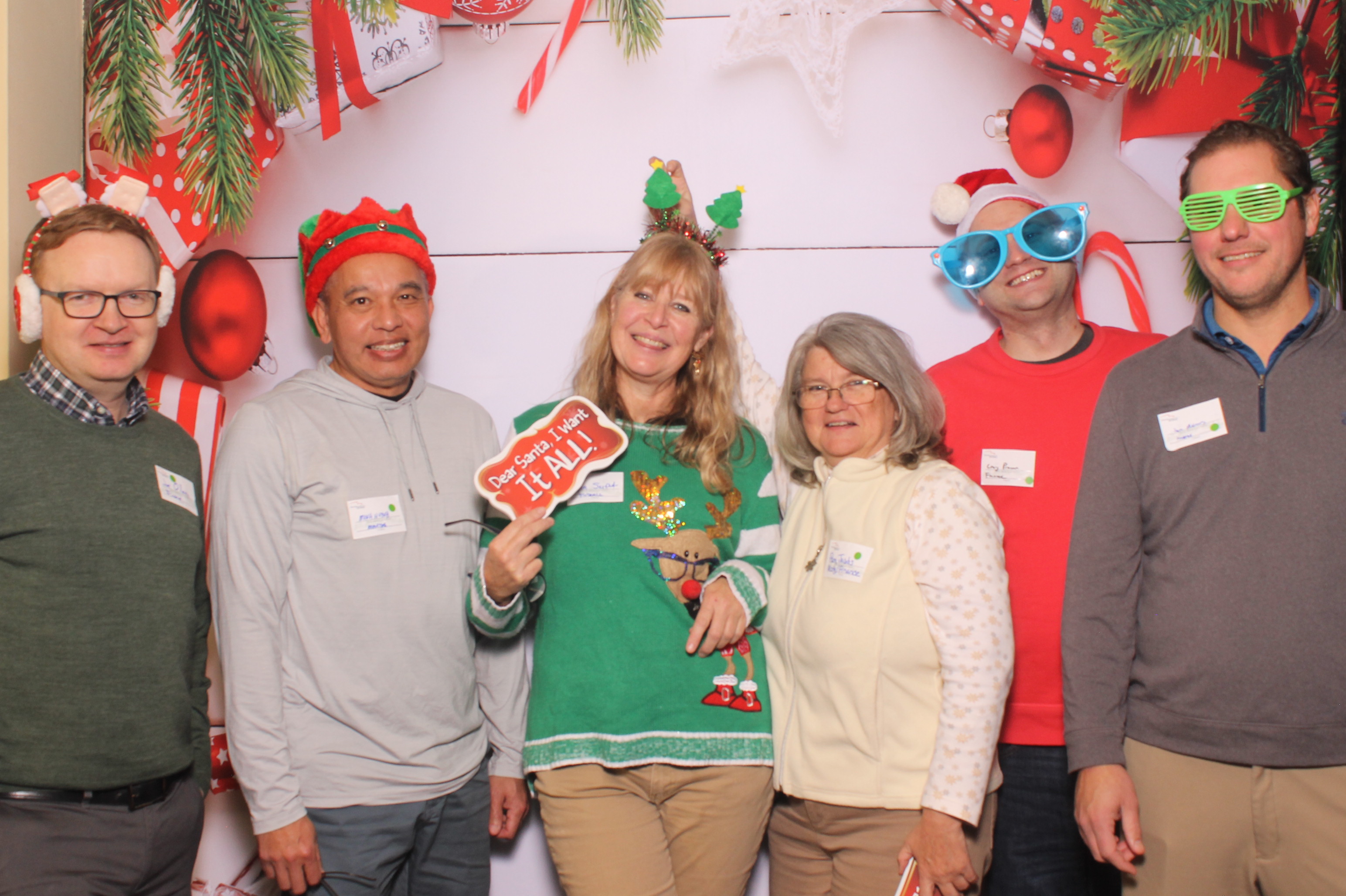 Great American Insurance Holiday Party 2024 | View more photos from the event at gallery.photoboothcincy.com/u/PhotoBoothCincy/Great-American-Insurance-Holiday-Party-2024