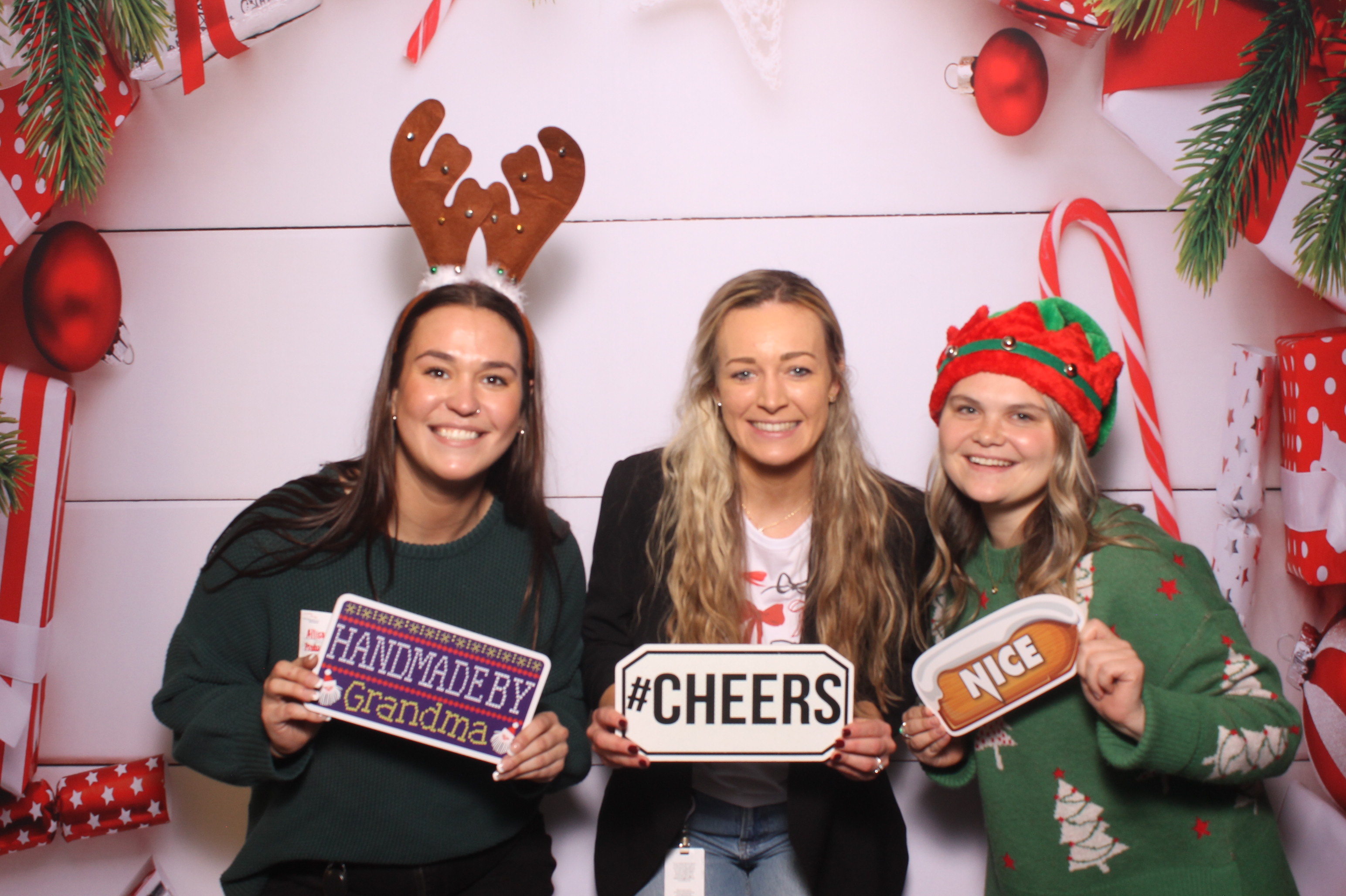 Great American Insurance Holiday Party 2024 | View more photos from the event at gallery.photoboothcincy.com/u/PhotoBoothCincy/Great-American-Insurance-Holiday-Party-2024