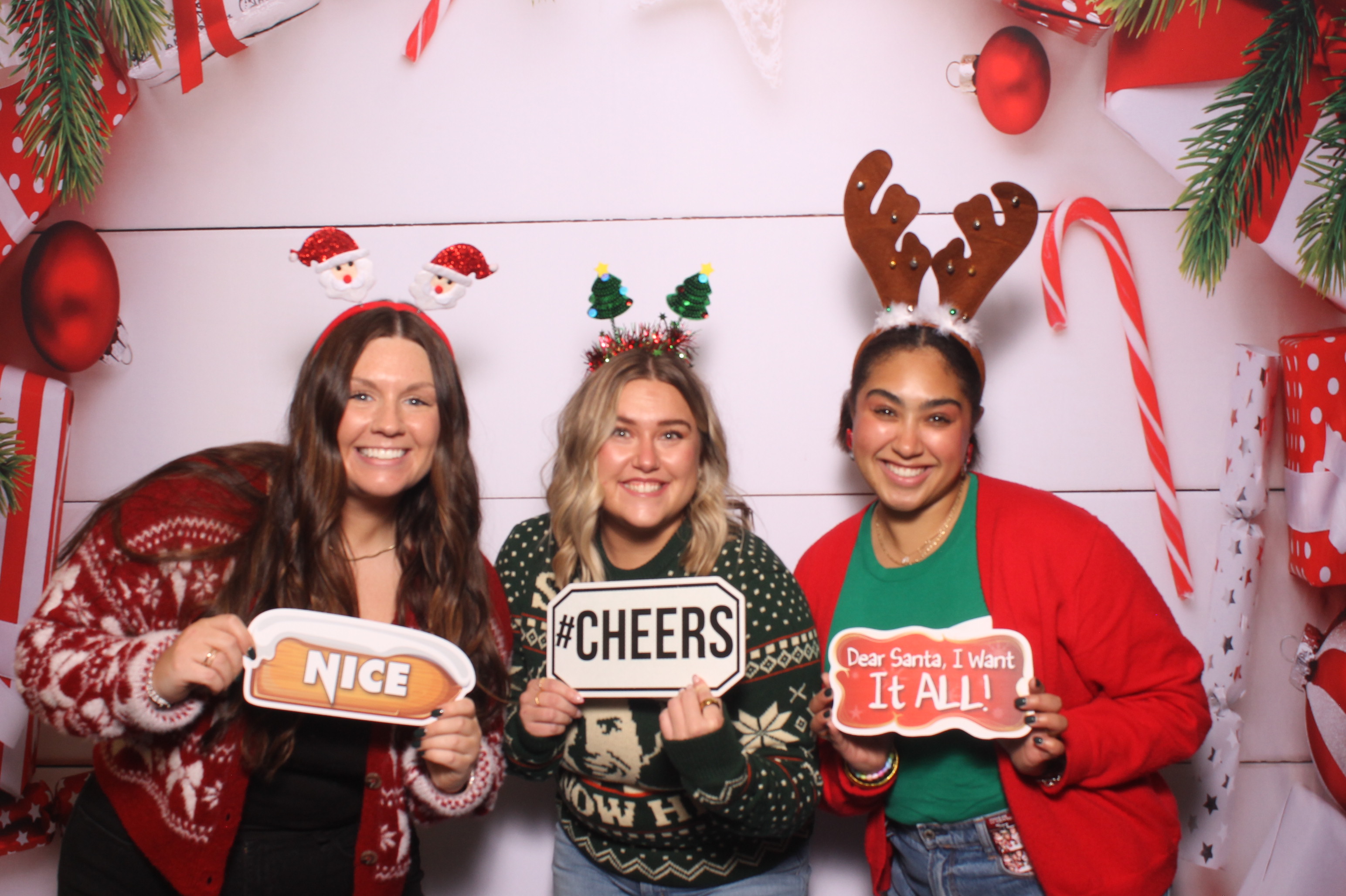 Great American Insurance Holiday Party 2024 | View more photos from the event at gallery.photoboothcincy.com/u/PhotoBoothCincy/Great-American-Insurance-Holiday-Party-2024