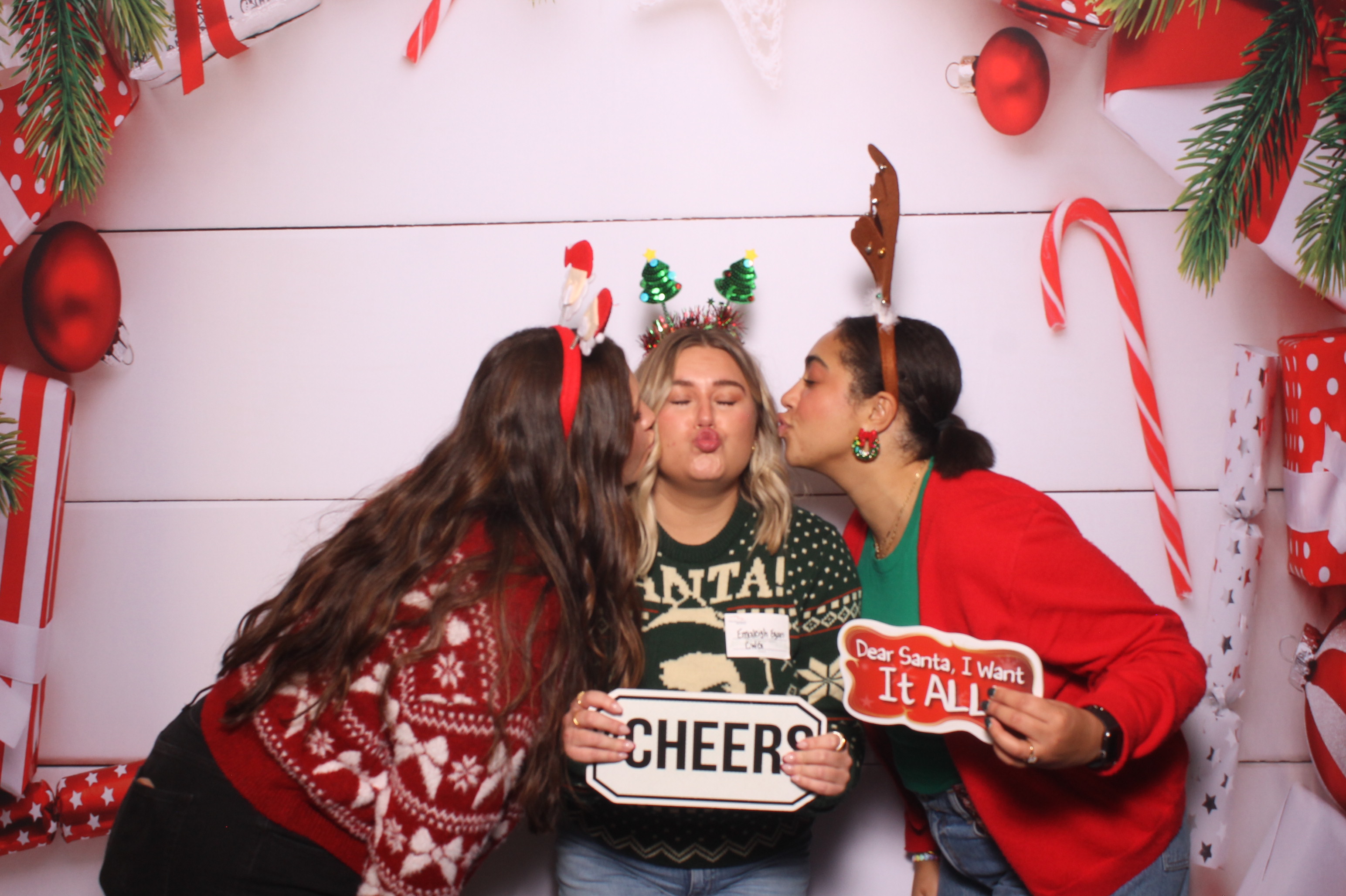Great American Insurance Holiday Party 2024 | View more photos from the event at gallery.photoboothcincy.com/u/PhotoBoothCincy/Great-American-Insurance-Holiday-Party-2024