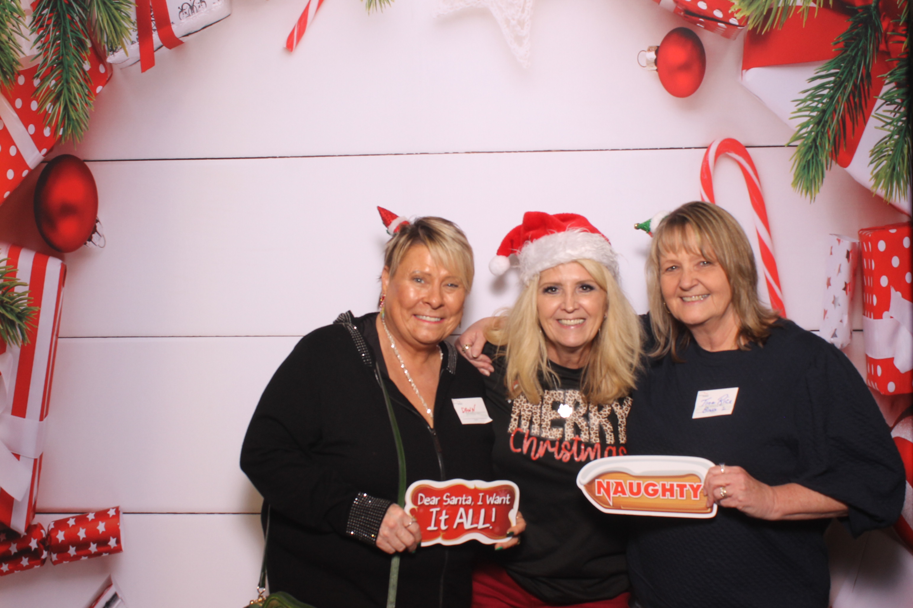Great American Insurance Holiday Party 2024 | View more photos from the event at gallery.photoboothcincy.com/u/PhotoBoothCincy/Great-American-Insurance-Holiday-Party-2024