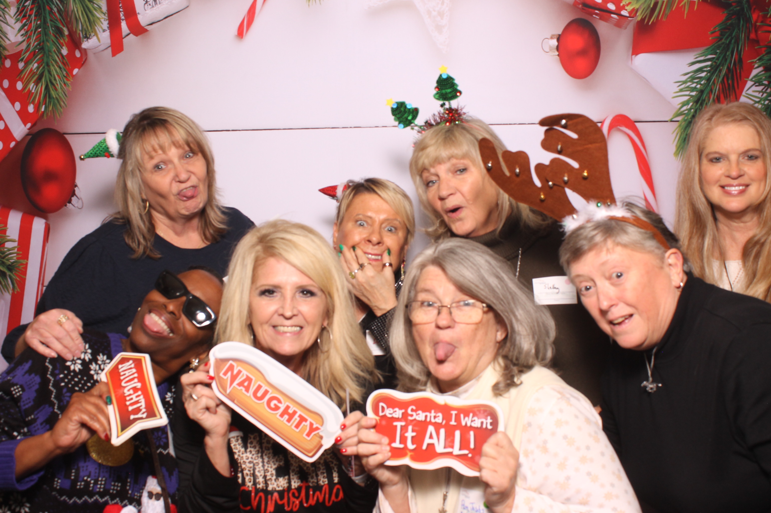 Great American Insurance Holiday Party 2024 | View more photos from the event at gallery.photoboothcincy.com/u/PhotoBoothCincy/Great-American-Insurance-Holiday-Party-2024