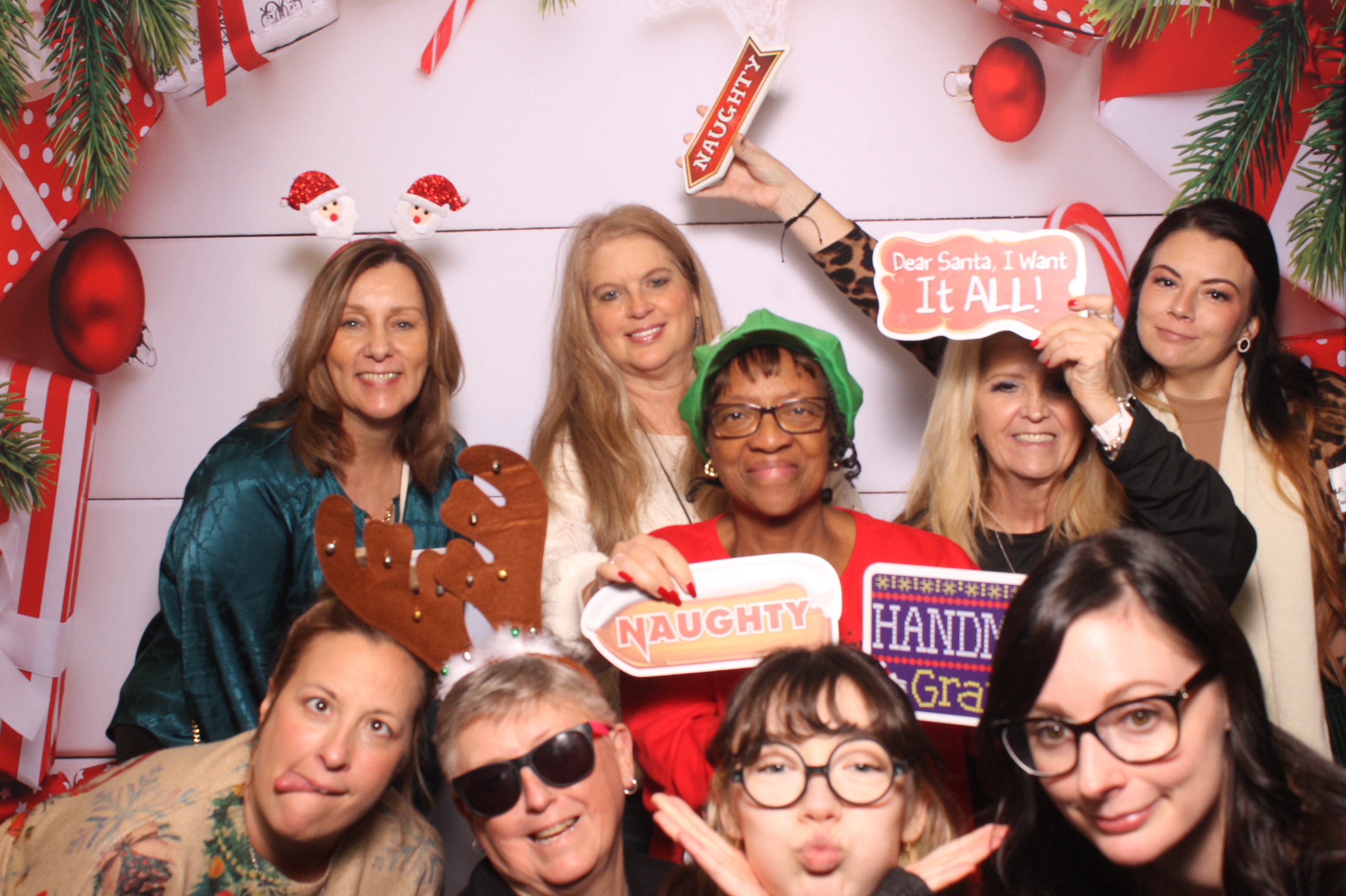 Great American Insurance Holiday Party 2024 | View more photos from the event at gallery.photoboothcincy.com/u/PhotoBoothCincy/Great-American-Insurance-Holiday-Party-2024