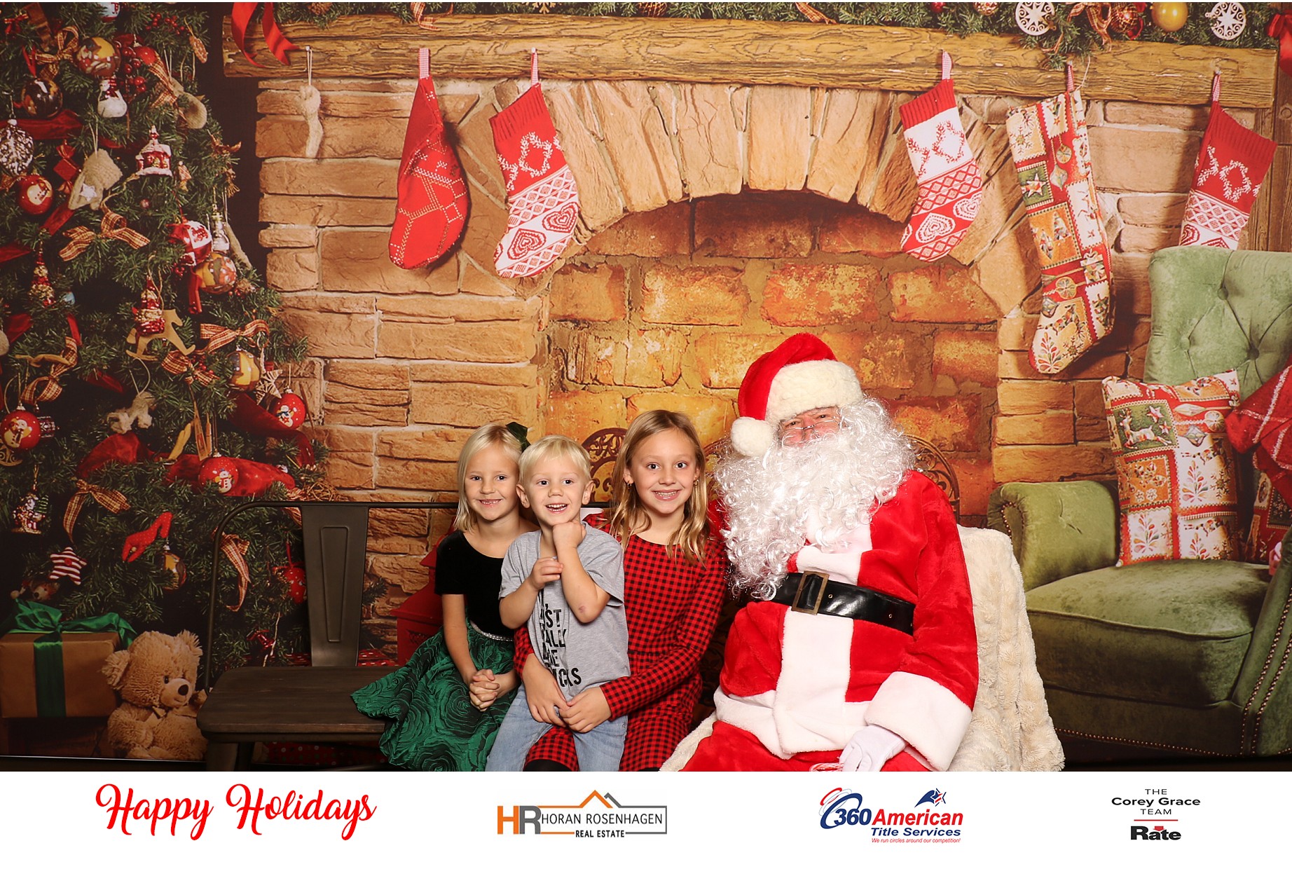 Horan RosenHagen Santa Photo | View more photos from the event at gallery.photoboothcincy.com/u/PhotoBoothCincy/Horan-RosenHagen-Santa-Photo