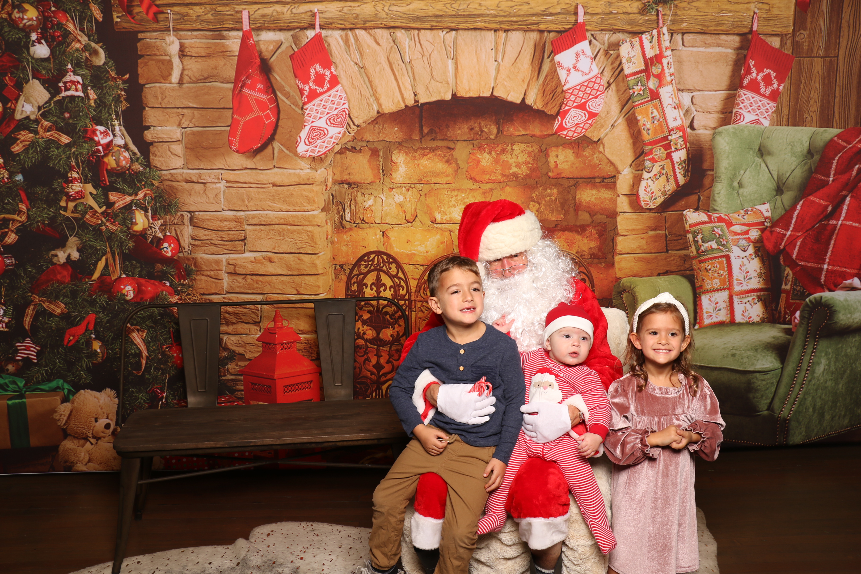 Horan RosenHagen Santa Photo | View more photos from the event at gallery.photoboothcincy.com/u/PhotoBoothCincy/Horan-RosenHagen-Santa-Photo