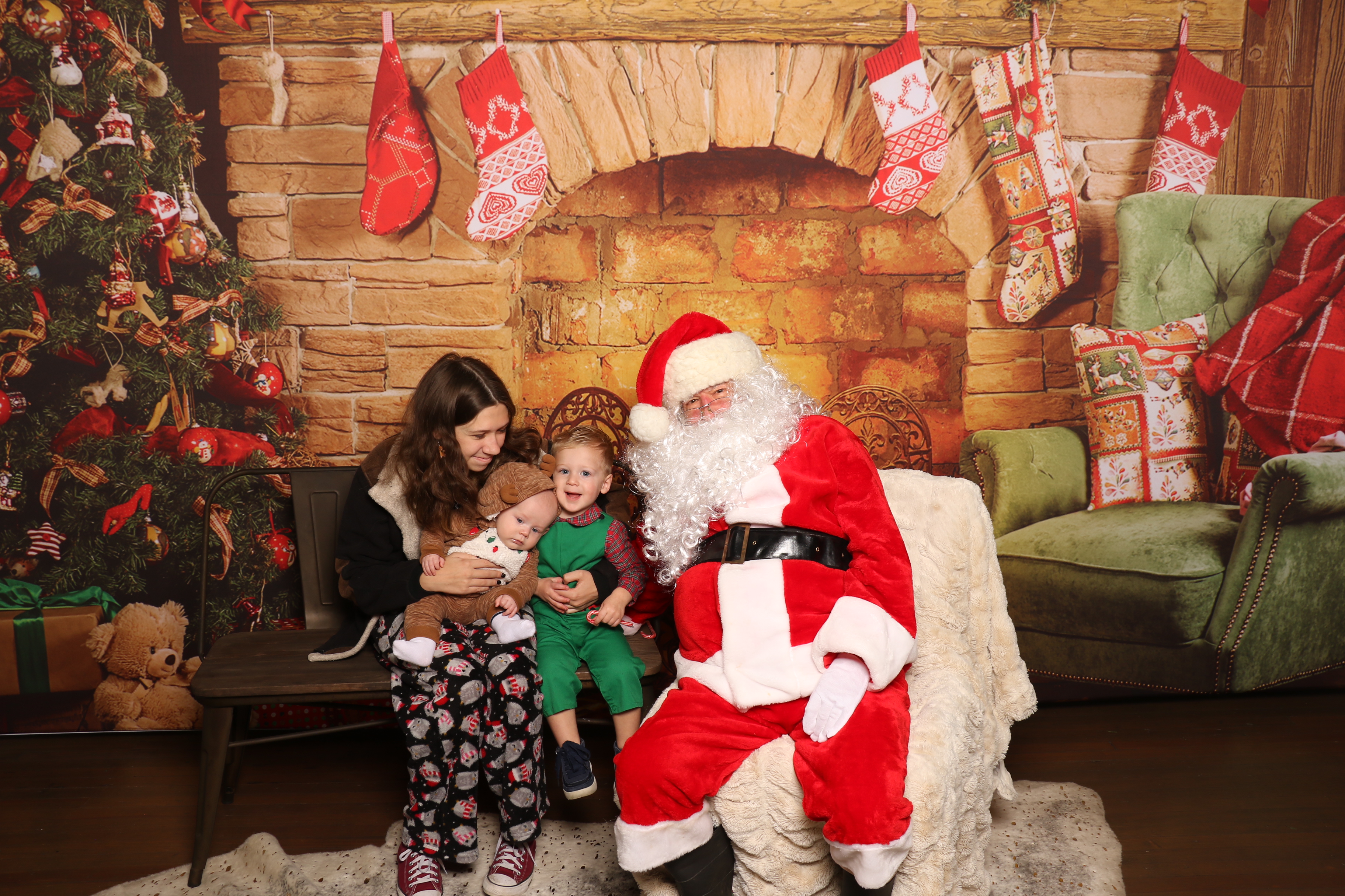 Horan RosenHagen Santa Photo | View more photos from the event at gallery.photoboothcincy.com/u/PhotoBoothCincy/Horan-RosenHagen-Santa-Photo