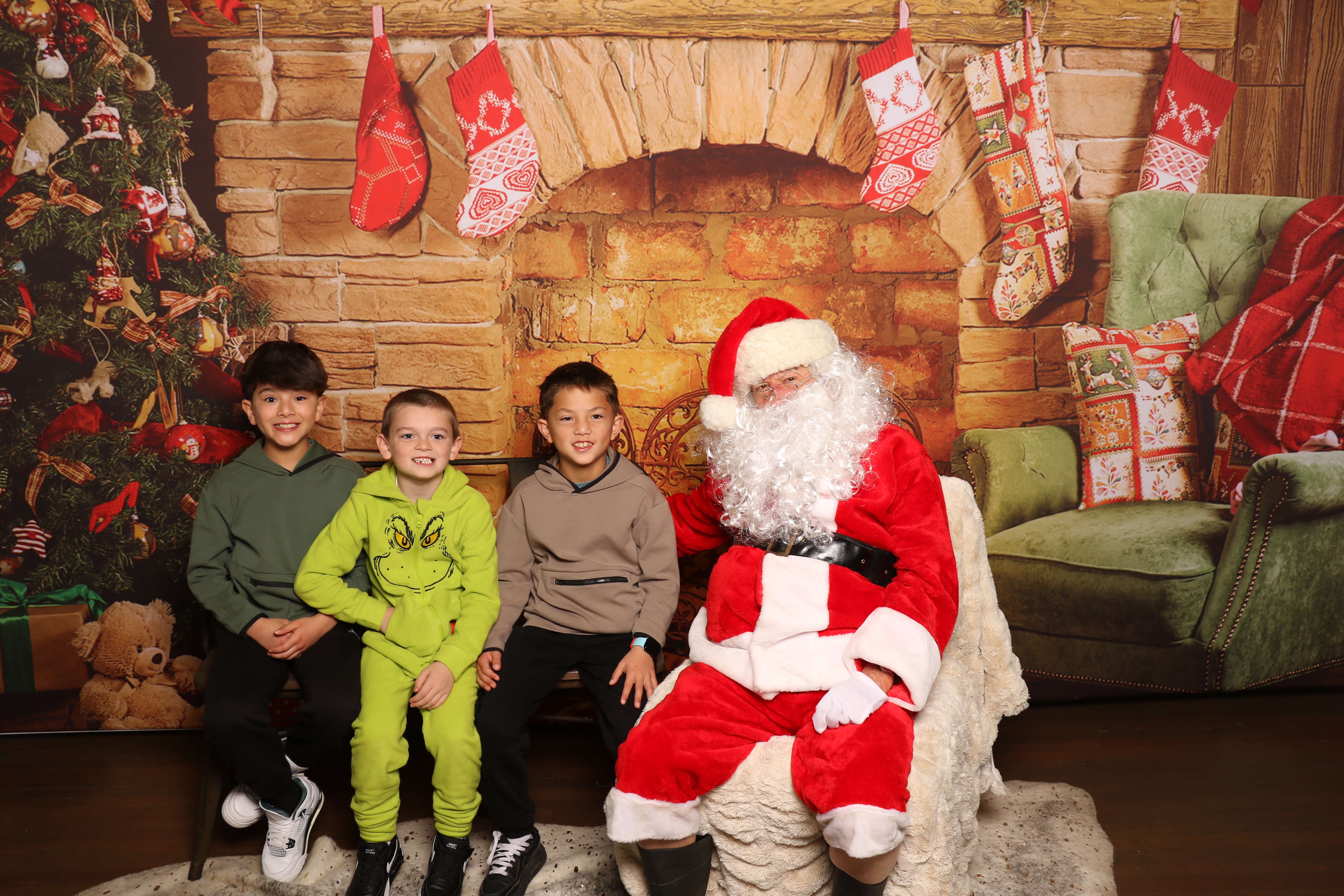 Horan RosenHagen Santa Photo | View more photos from the event at gallery.photoboothcincy.com/u/PhotoBoothCincy/Horan-RosenHagen-Santa-Photo