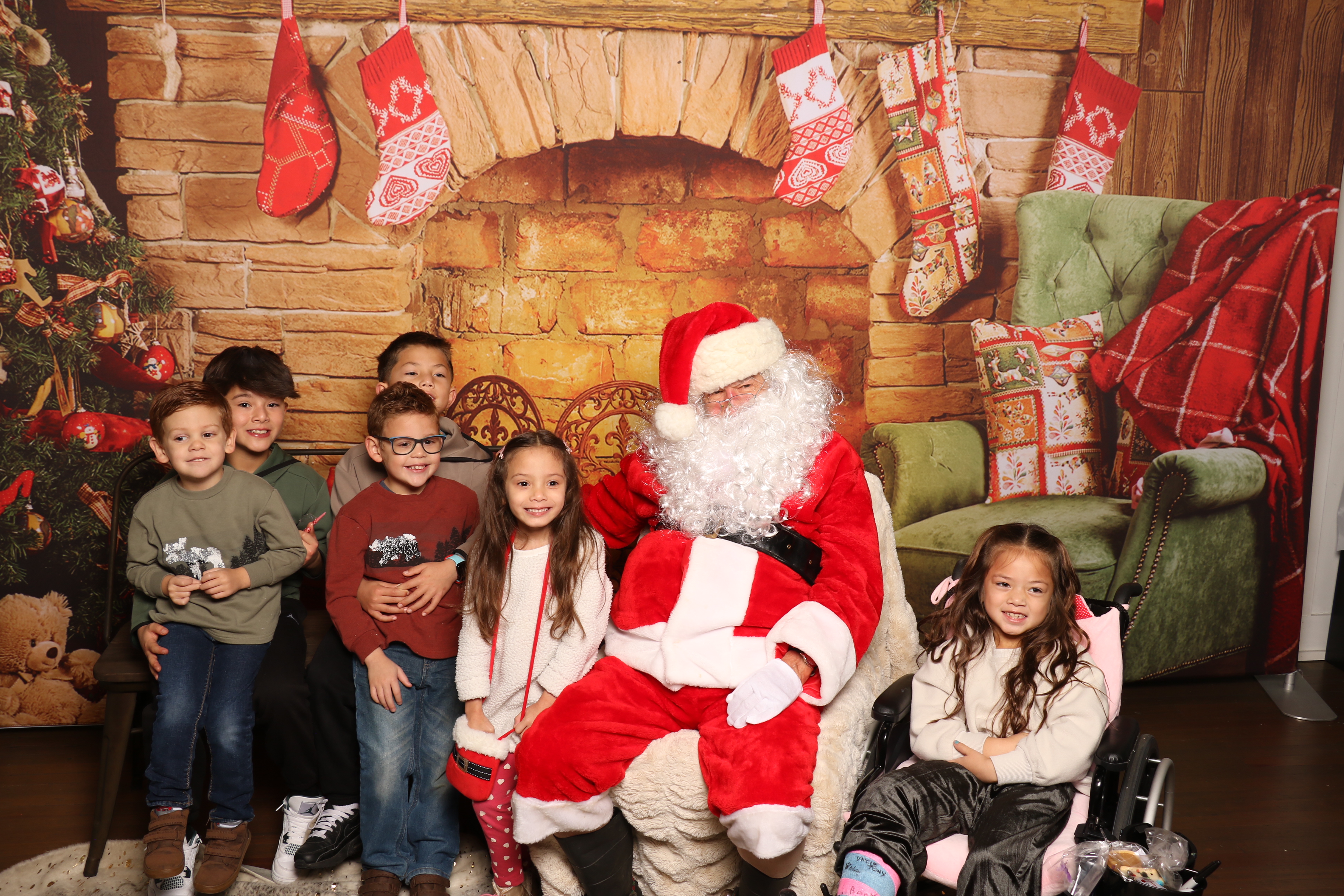 Horan RosenHagen Santa Photo | View more photos from the event at gallery.photoboothcincy.com/u/PhotoBoothCincy/Horan-RosenHagen-Santa-Photo
