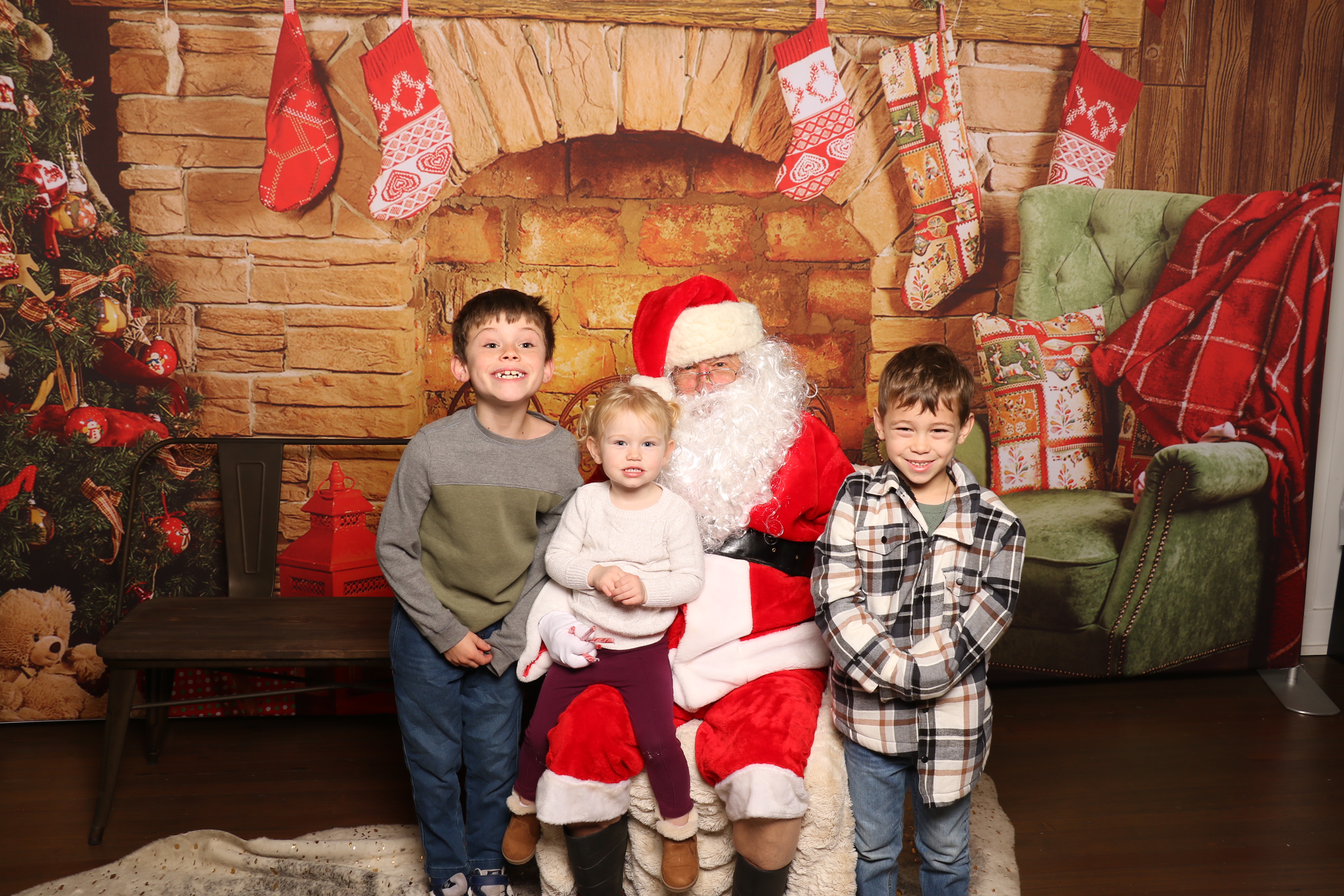 Horan RosenHagen Santa Photo | View more photos from the event at gallery.photoboothcincy.com/u/PhotoBoothCincy/Horan-RosenHagen-Santa-Photo