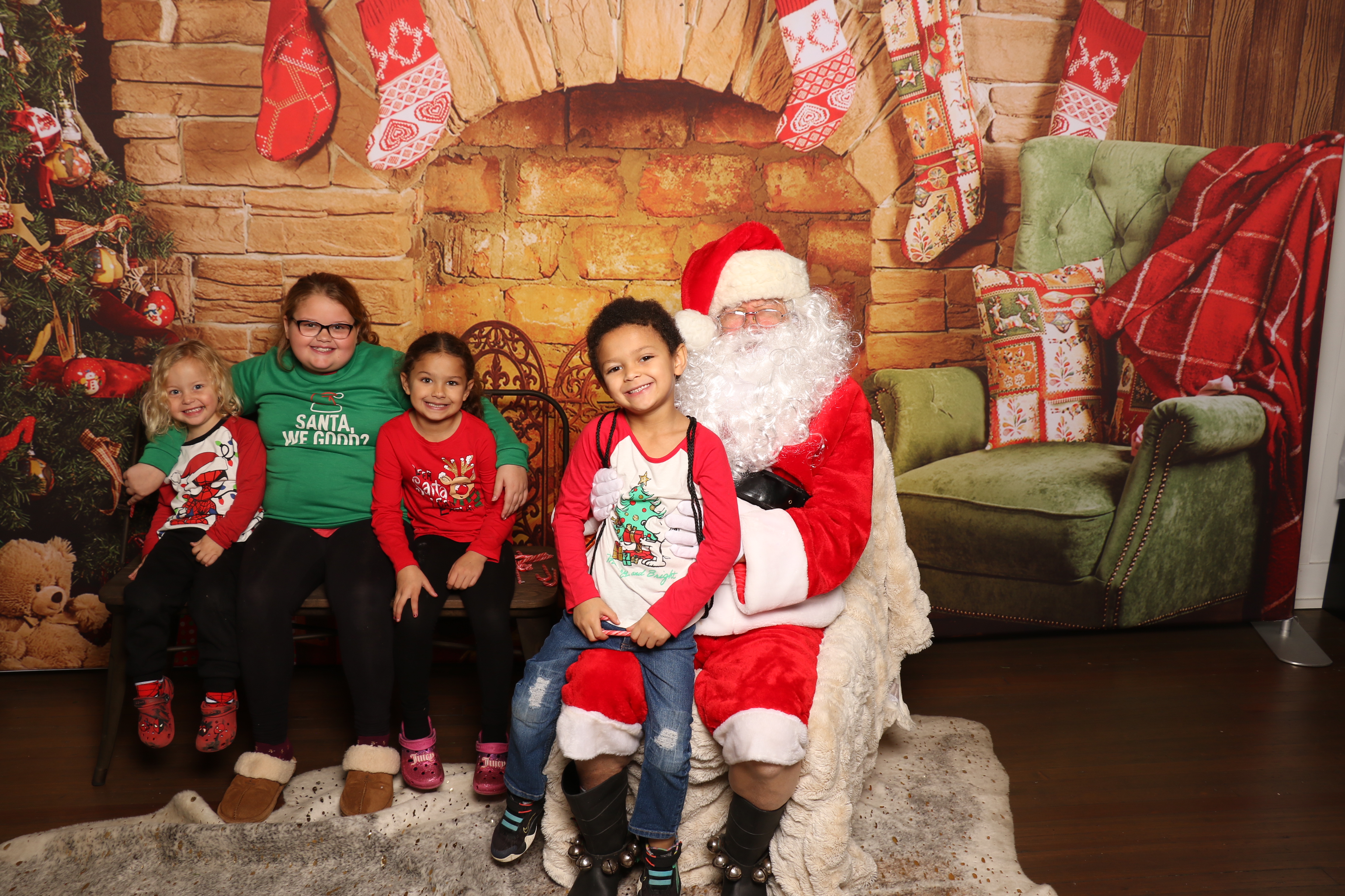 Horan RosenHagen Santa Photo | View more photos from the event at gallery.photoboothcincy.com/u/PhotoBoothCincy/Horan-RosenHagen-Santa-Photo