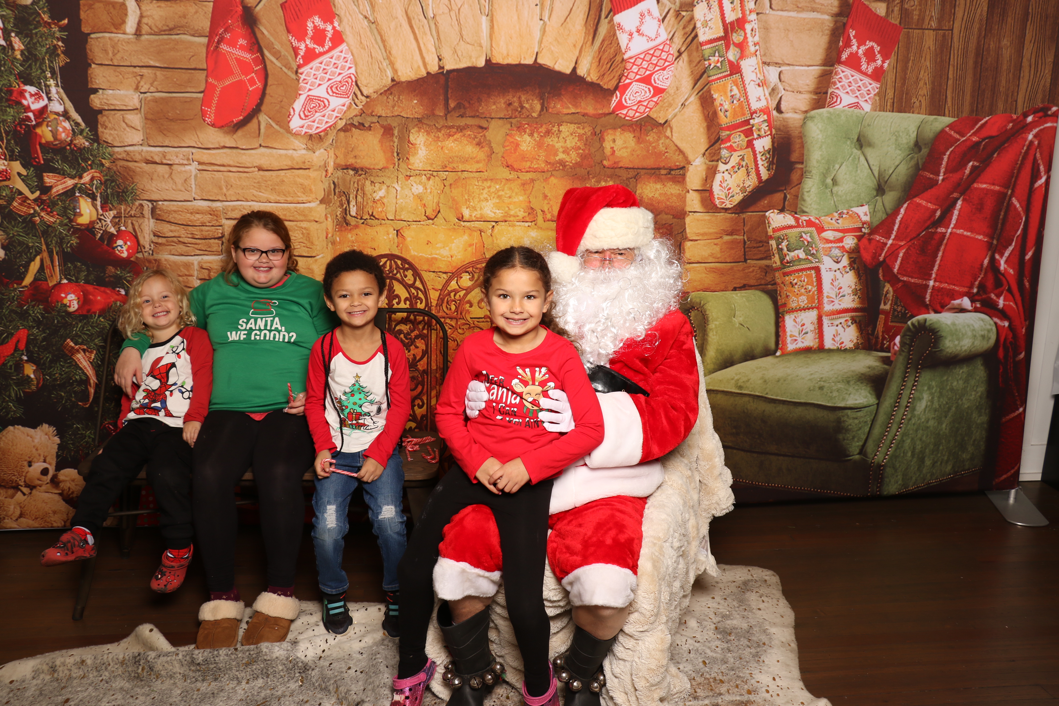 Horan RosenHagen Santa Photo | View more photos from the event at gallery.photoboothcincy.com/u/PhotoBoothCincy/Horan-RosenHagen-Santa-Photo