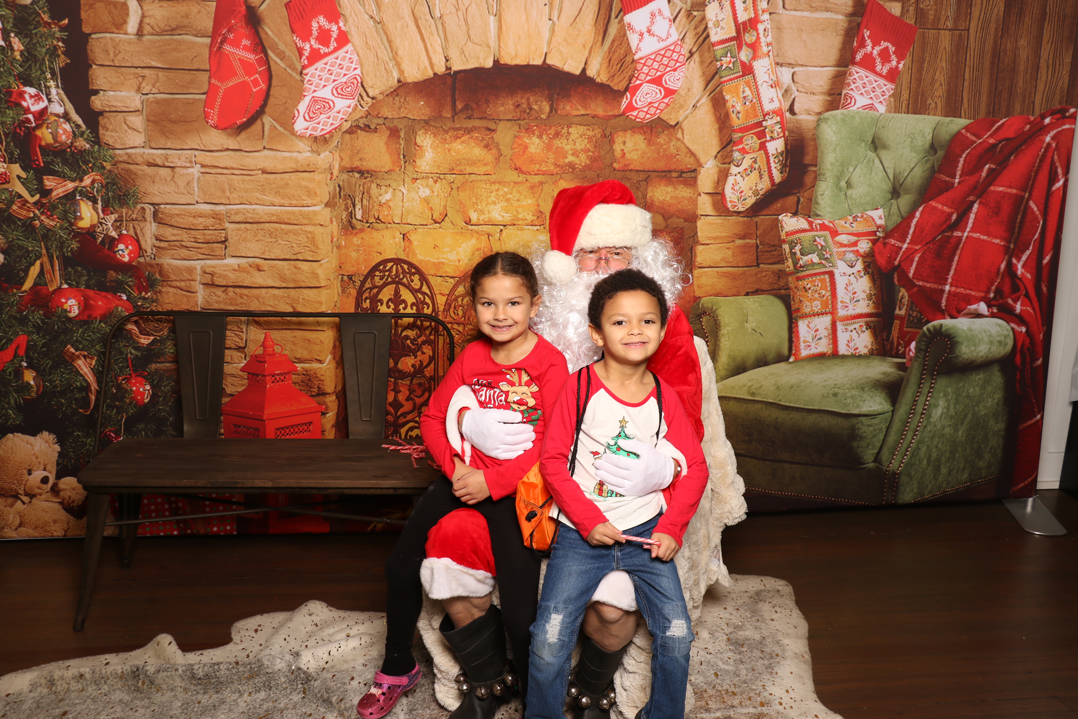 Horan RosenHagen Santa Photo | View more photos from the event at gallery.photoboothcincy.com/u/PhotoBoothCincy/Horan-RosenHagen-Santa-Photo