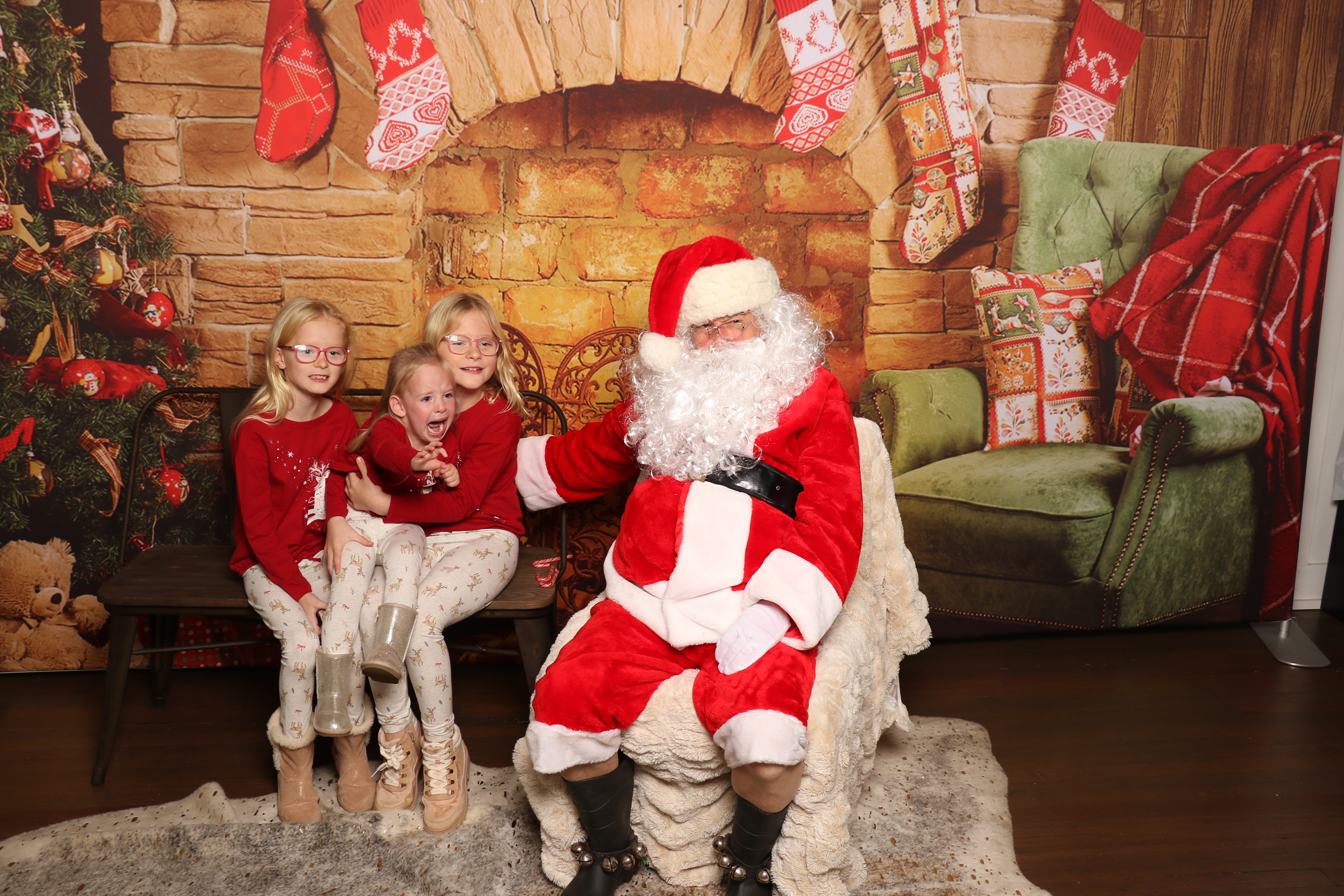 Horan RosenHagen Santa Photo | View more photos from the event at gallery.photoboothcincy.com/u/PhotoBoothCincy/Horan-RosenHagen-Santa-Photo