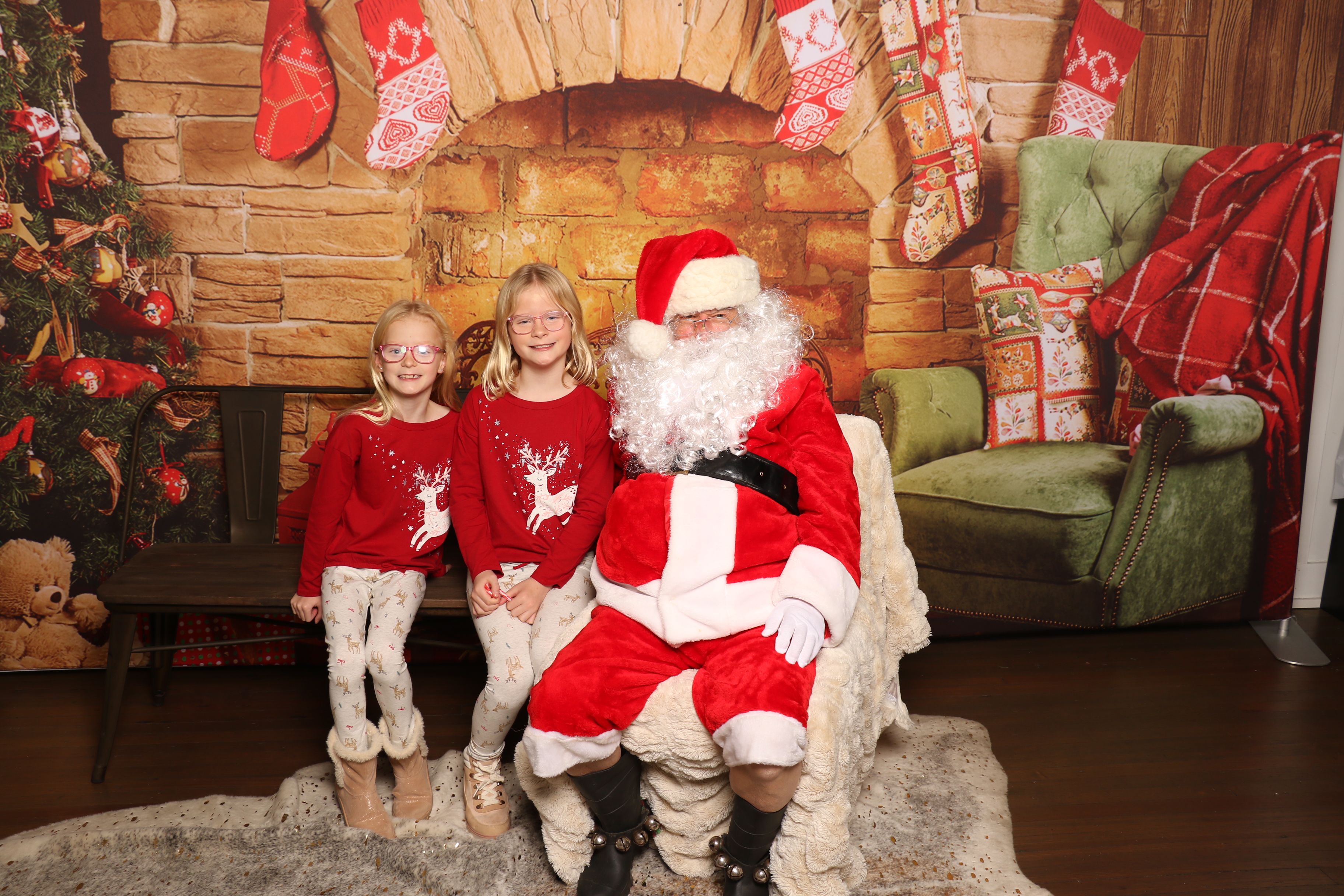 Horan RosenHagen Santa Photo | View more photos from the event at gallery.photoboothcincy.com/u/PhotoBoothCincy/Horan-RosenHagen-Santa-Photo