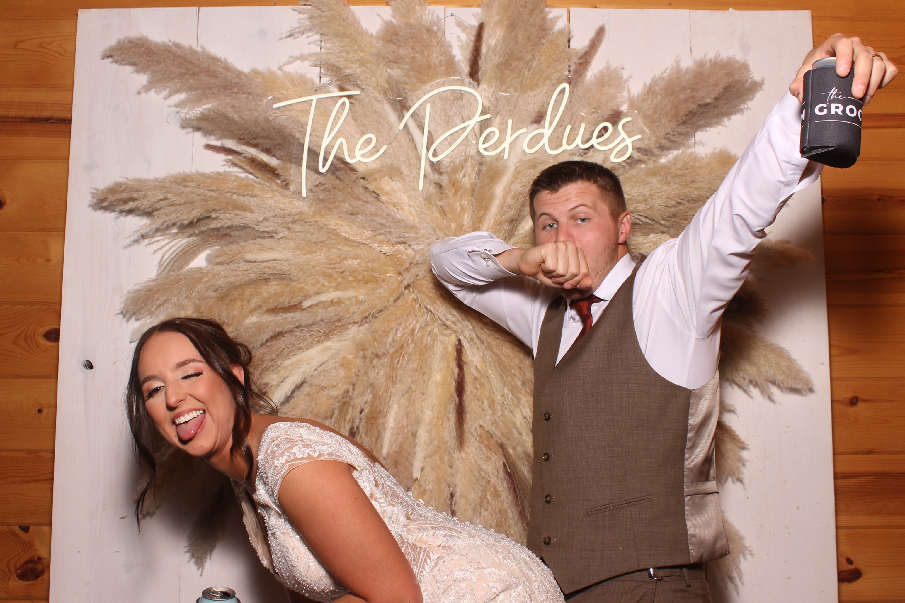 Hunter & Allie  | View more photos from the event at gallery.photoboothcincy.com/u/PhotoBoothCincy/Hunter-Allie