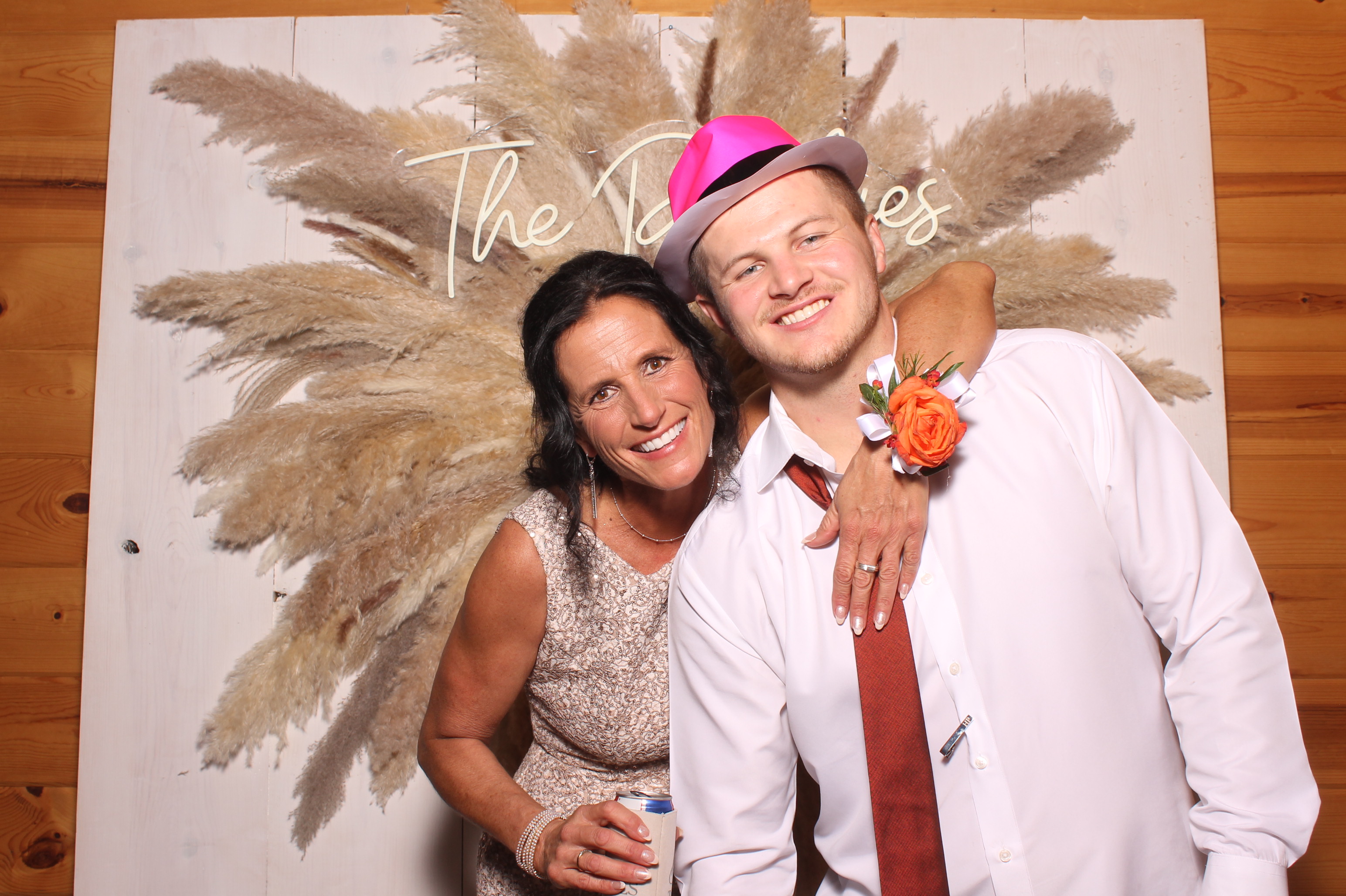 Hunter & Allie  | View more photos from the event at gallery.photoboothcincy.com/u/PhotoBoothCincy/Hunter-Allie