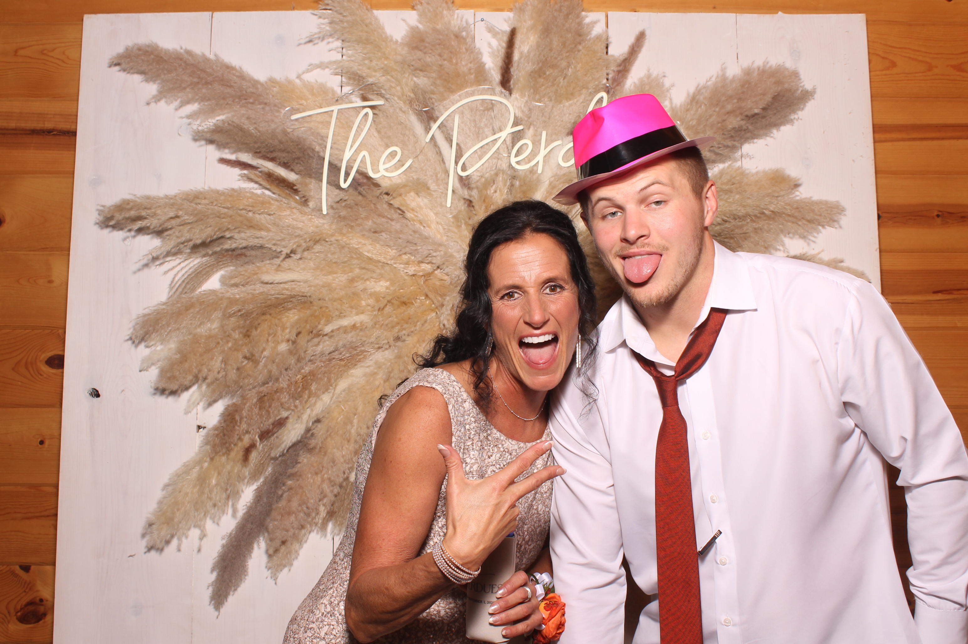 Hunter & Allie  | View more photos from the event at gallery.photoboothcincy.com/u/PhotoBoothCincy/Hunter-Allie