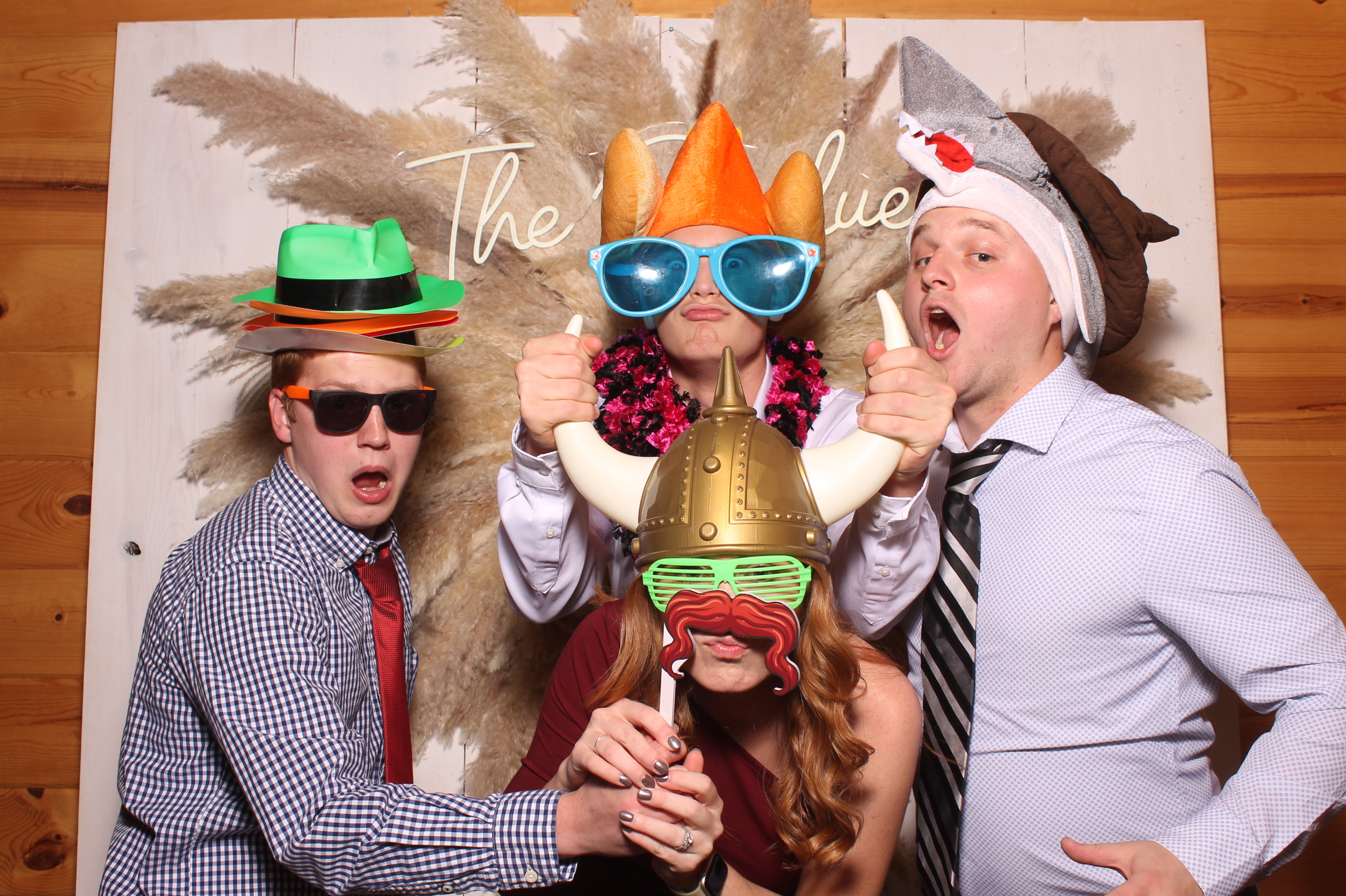 Hunter & Allie  | View more photos from the event at gallery.photoboothcincy.com/u/PhotoBoothCincy/Hunter-Allie