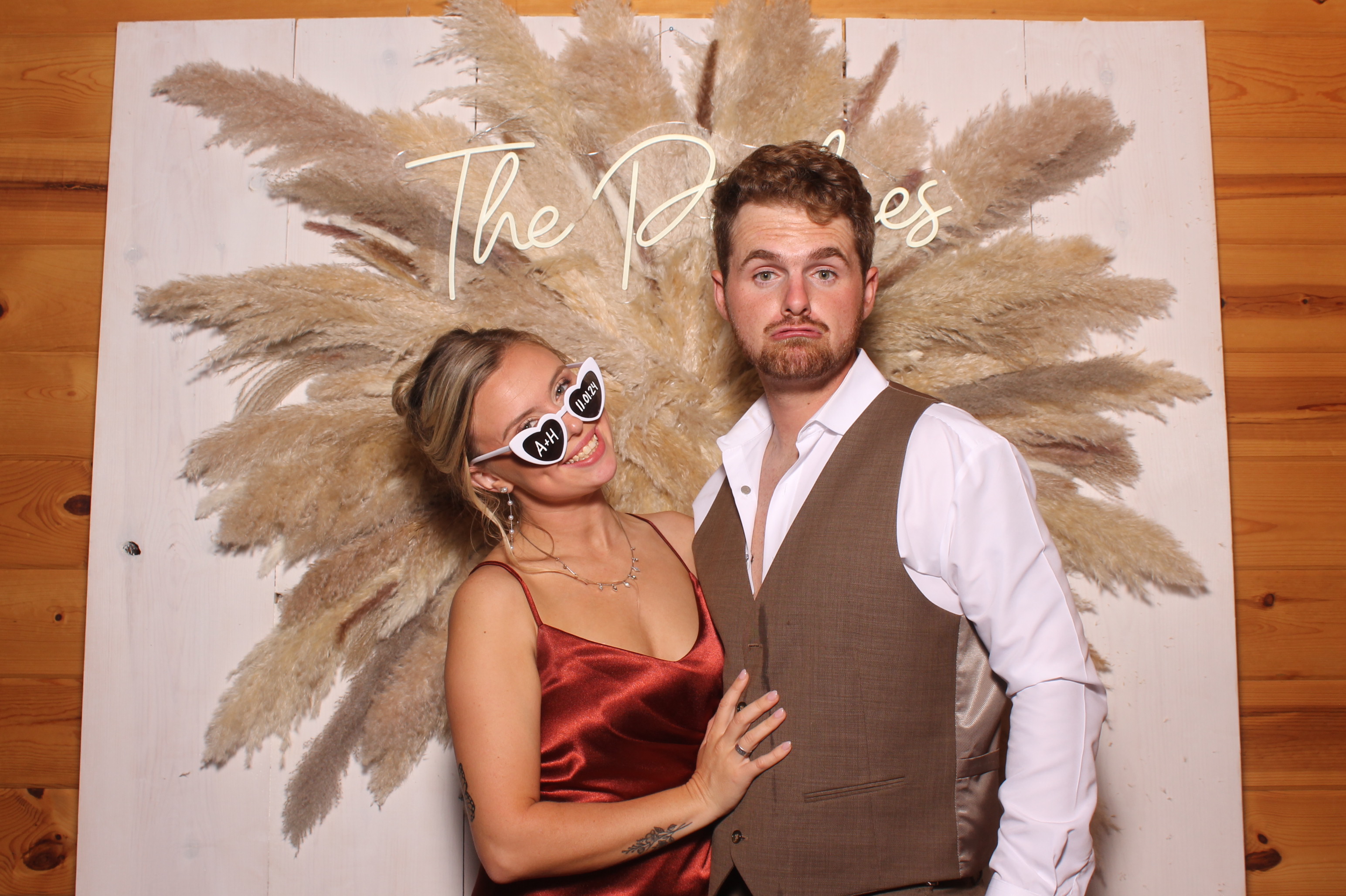 Hunter & Allie  | View more photos from the event at gallery.photoboothcincy.com/u/PhotoBoothCincy/Hunter-Allie