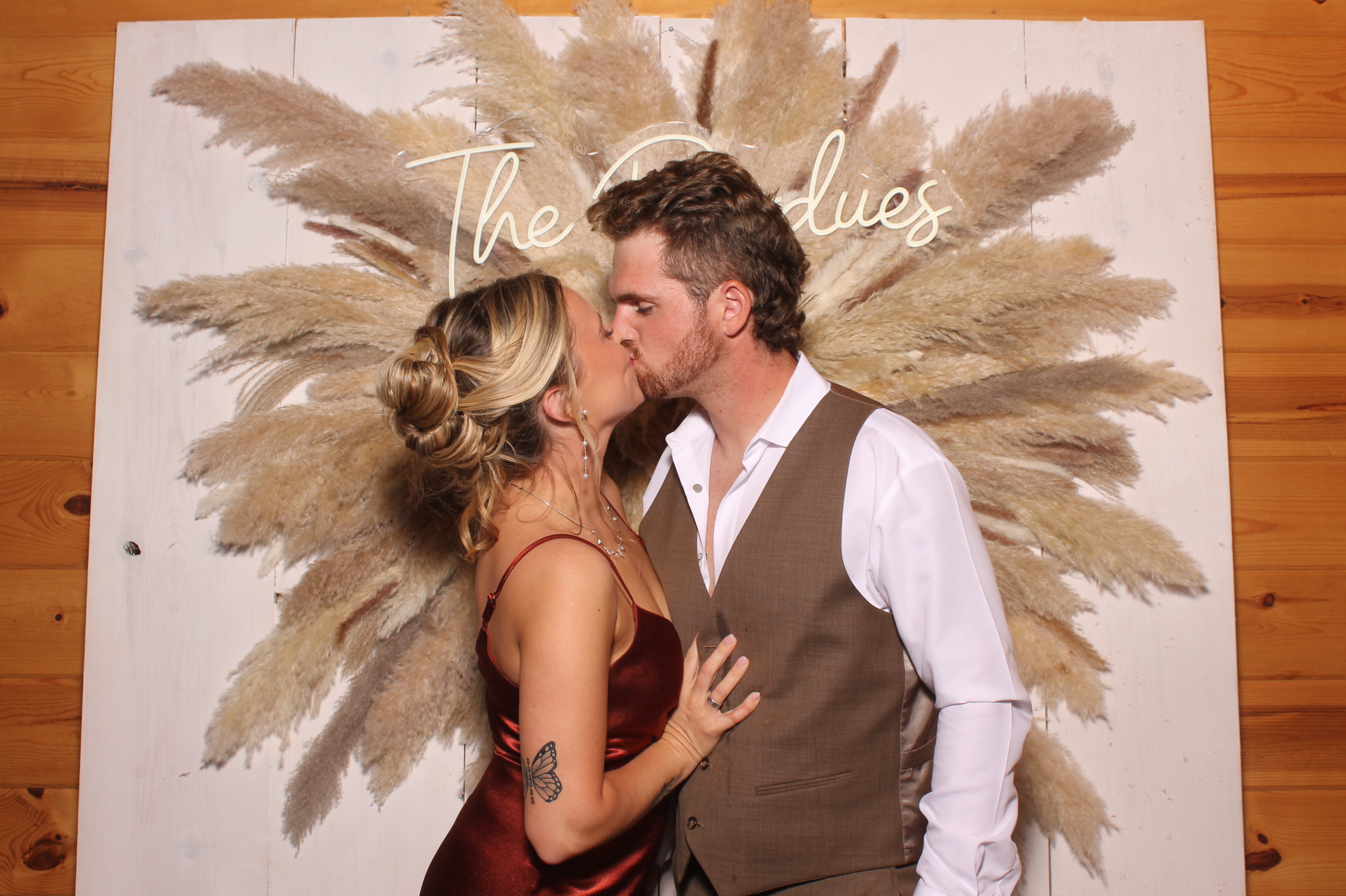 Hunter & Allie  | View more photos from the event at gallery.photoboothcincy.com/u/PhotoBoothCincy/Hunter-Allie