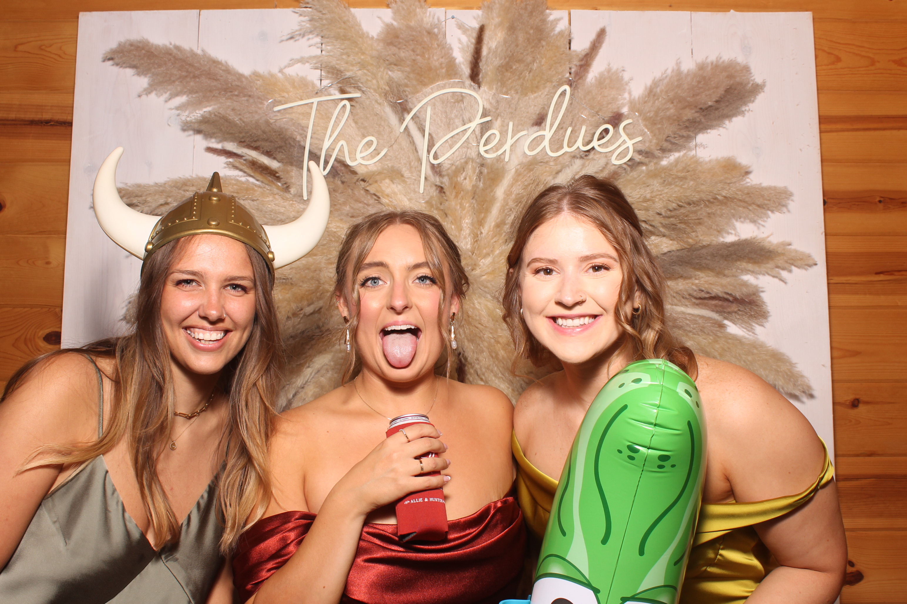 Hunter & Allie  | View more photos from the event at gallery.photoboothcincy.com/u/PhotoBoothCincy/Hunter-Allie